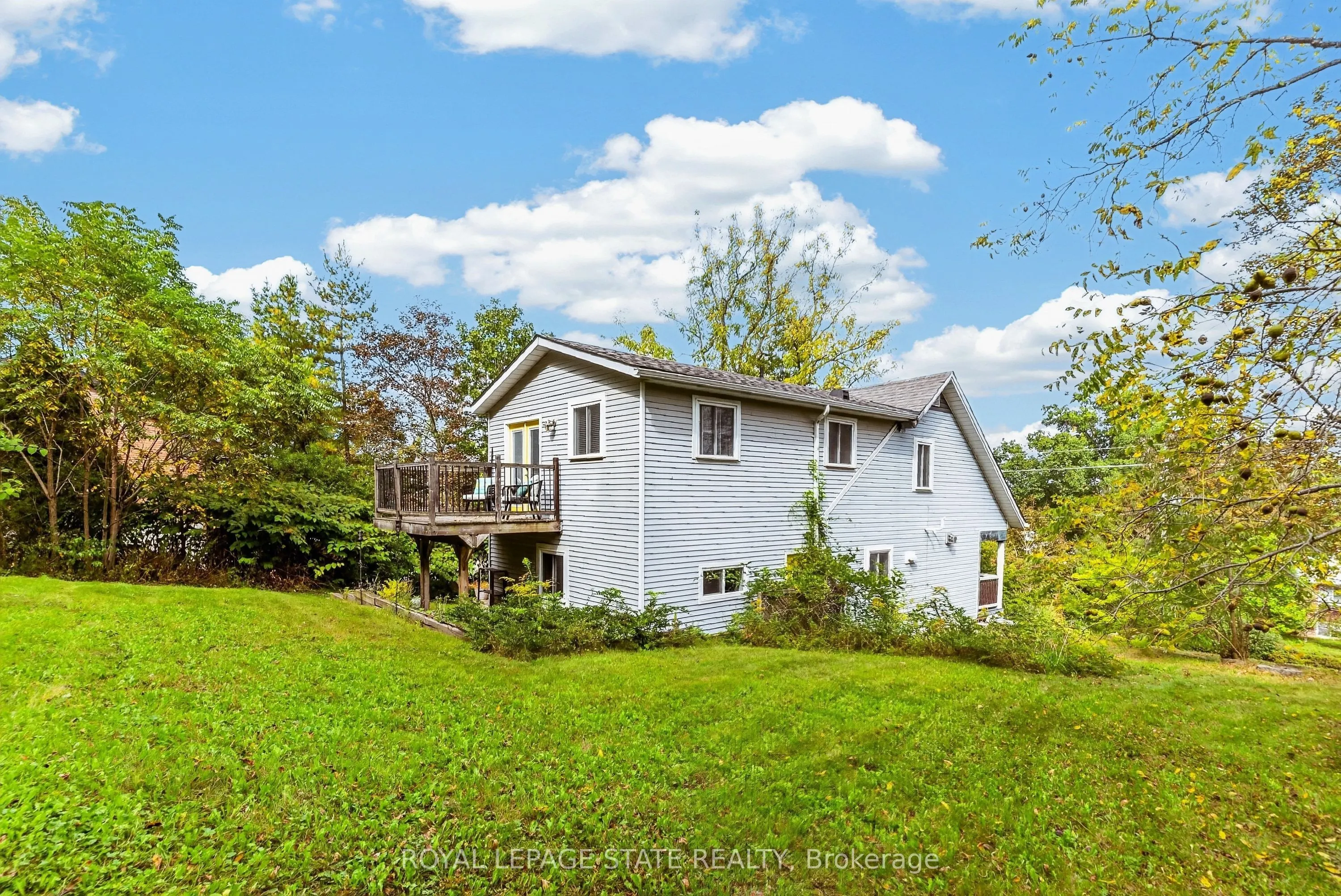 211 Main Street W