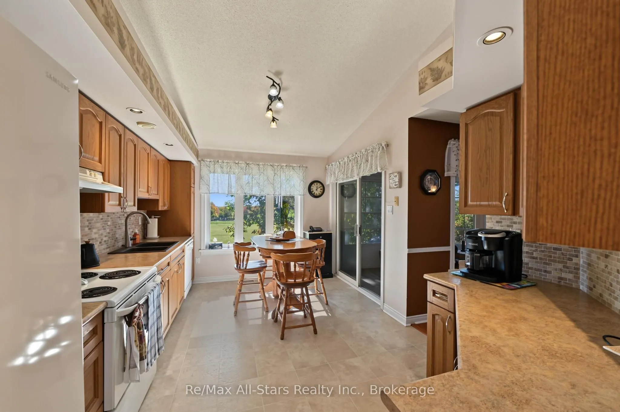 9 Hillview Drive