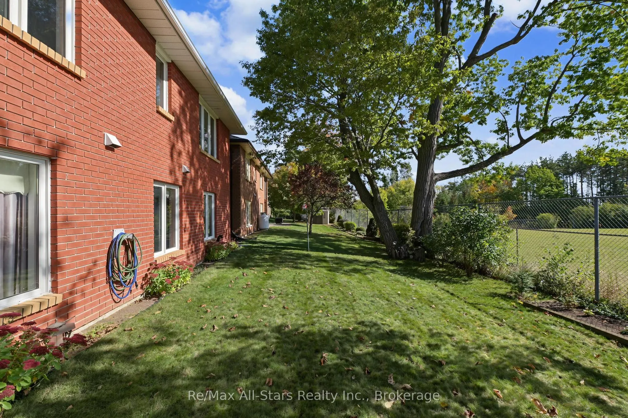 9 Hillview Drive