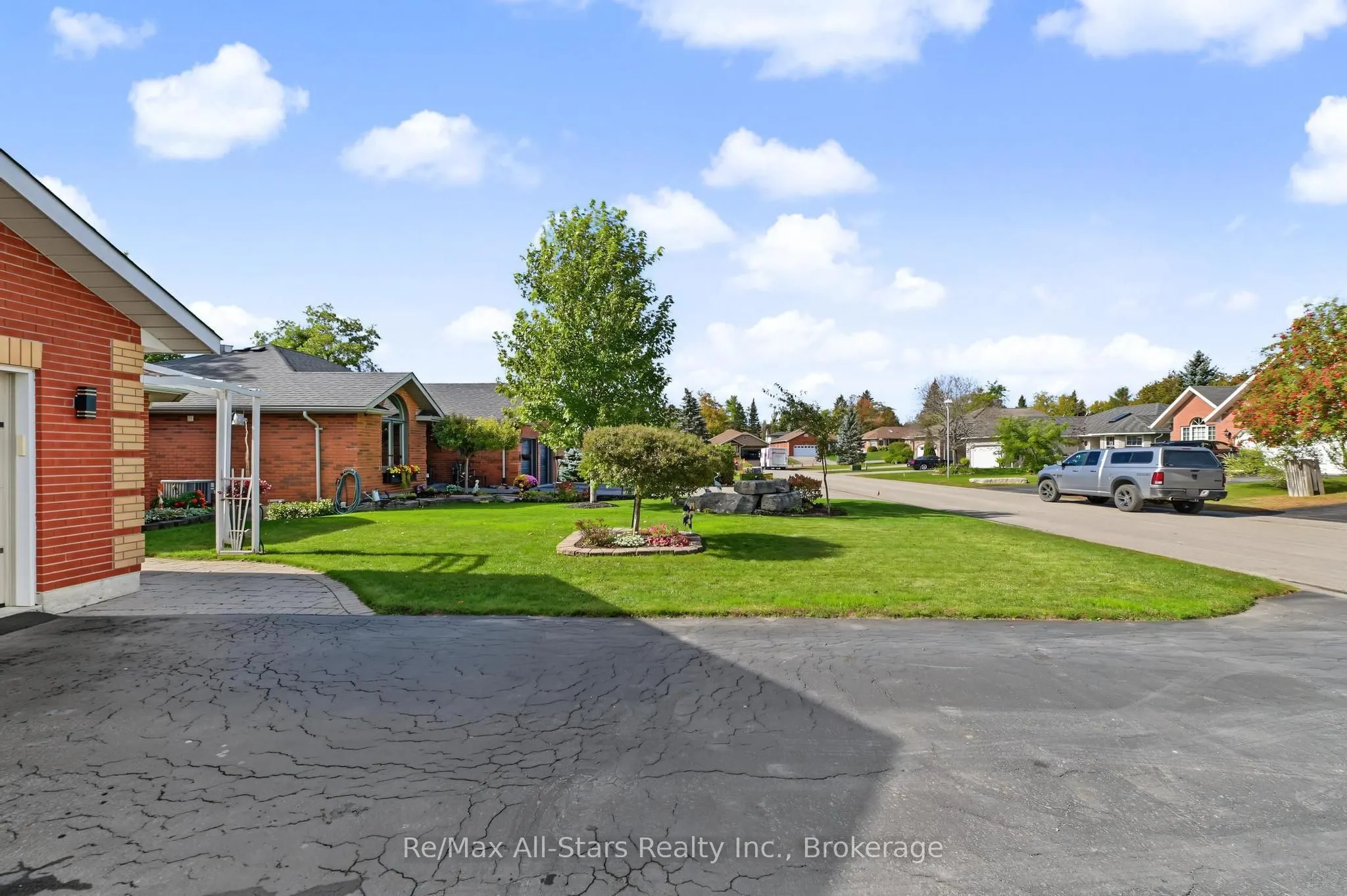 9 Hillview Drive