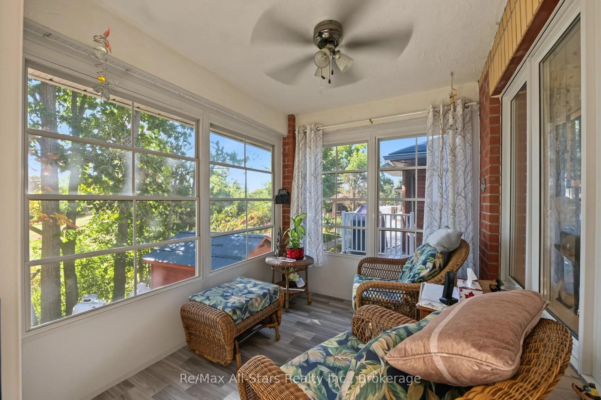 9 Hillview Drive