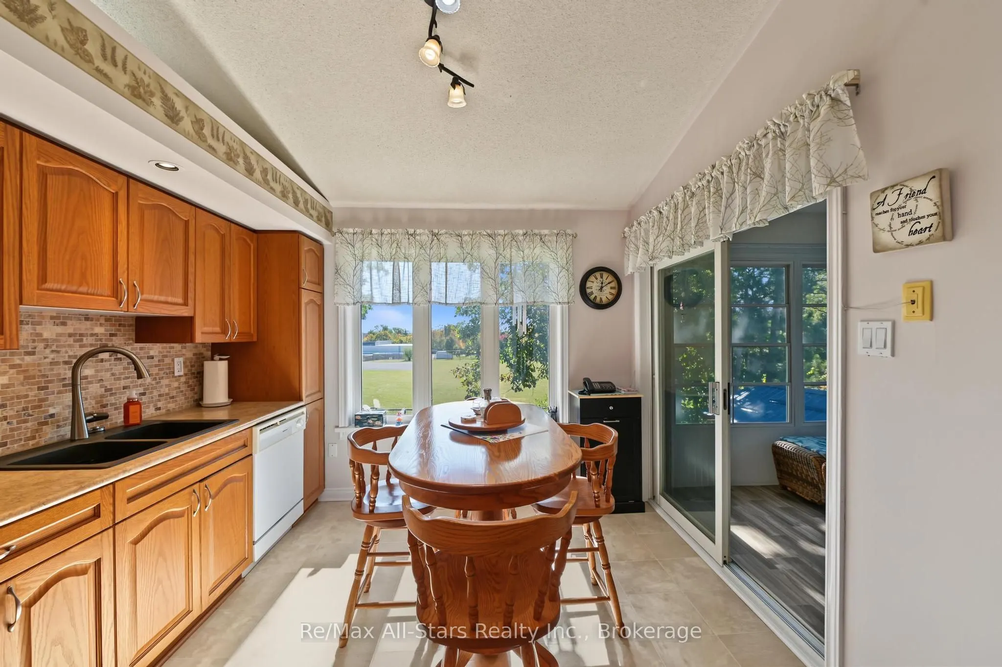 9 Hillview Drive