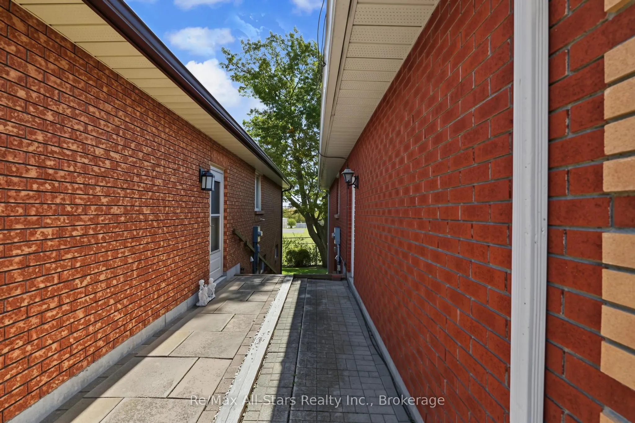 9 Hillview Drive