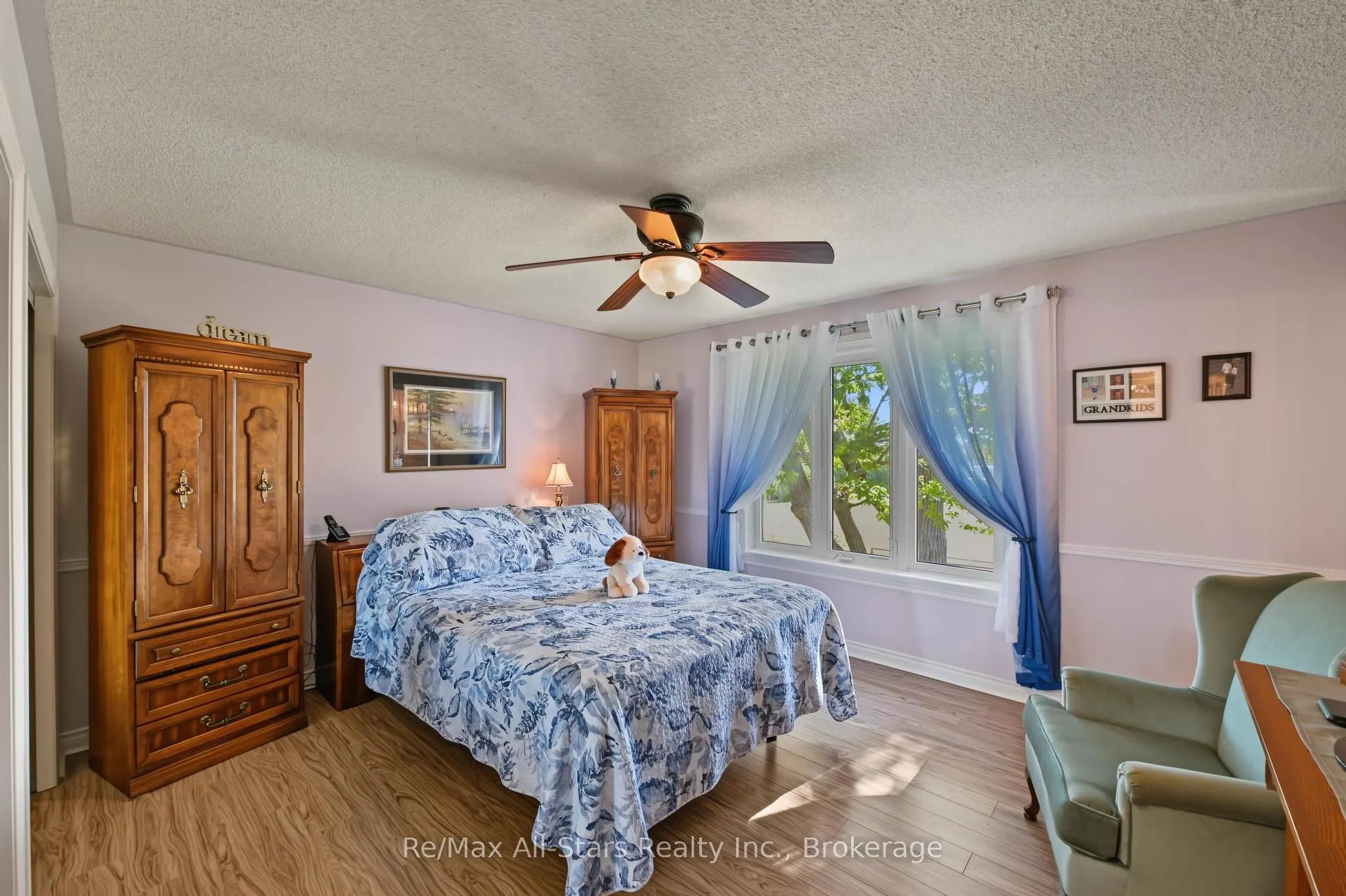 9 Hillview Drive