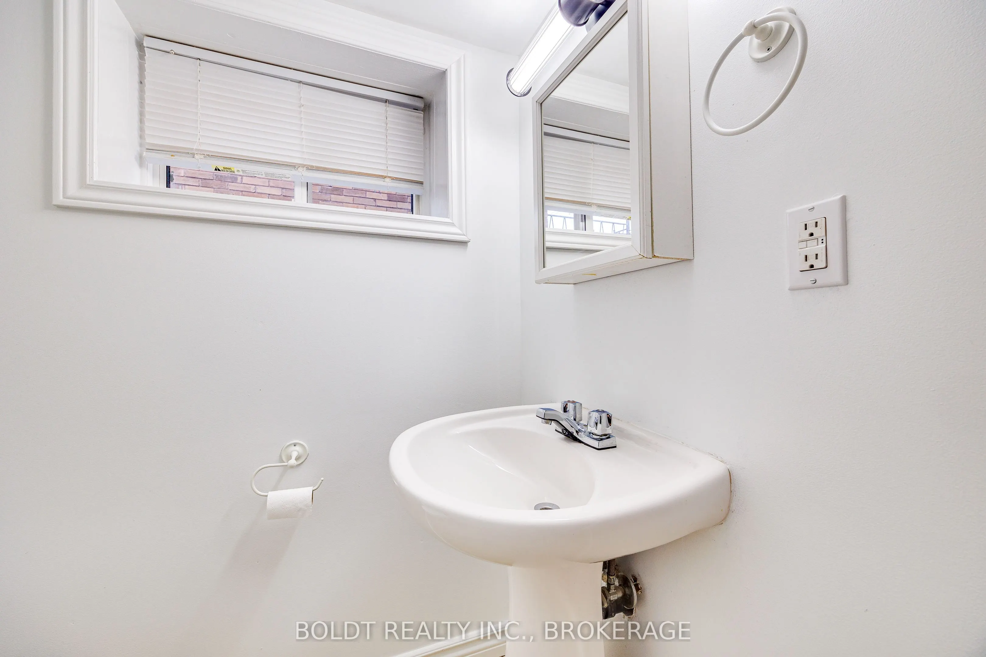 209 Rosslyn Avenue S