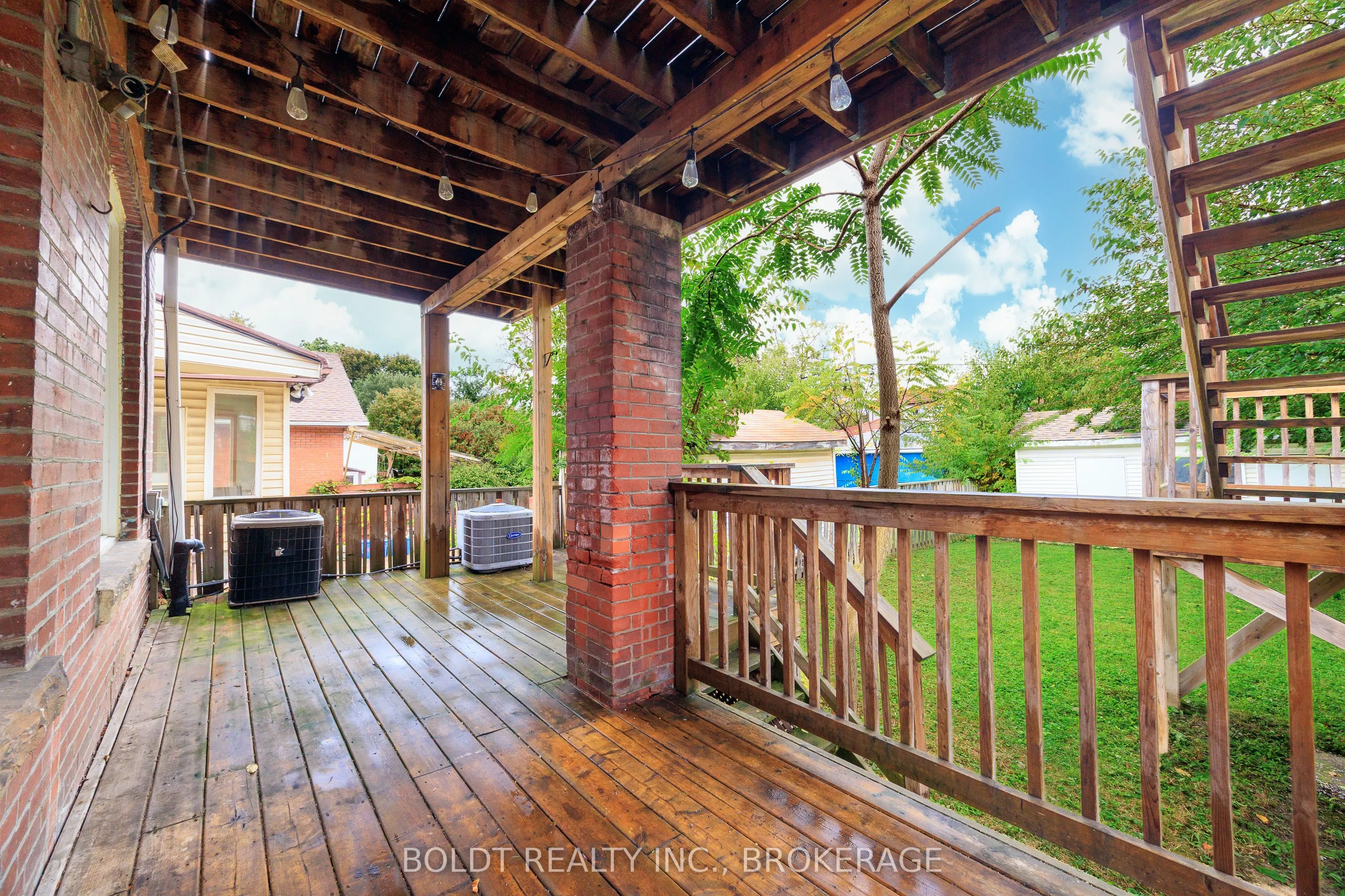 209 Rosslyn Avenue S