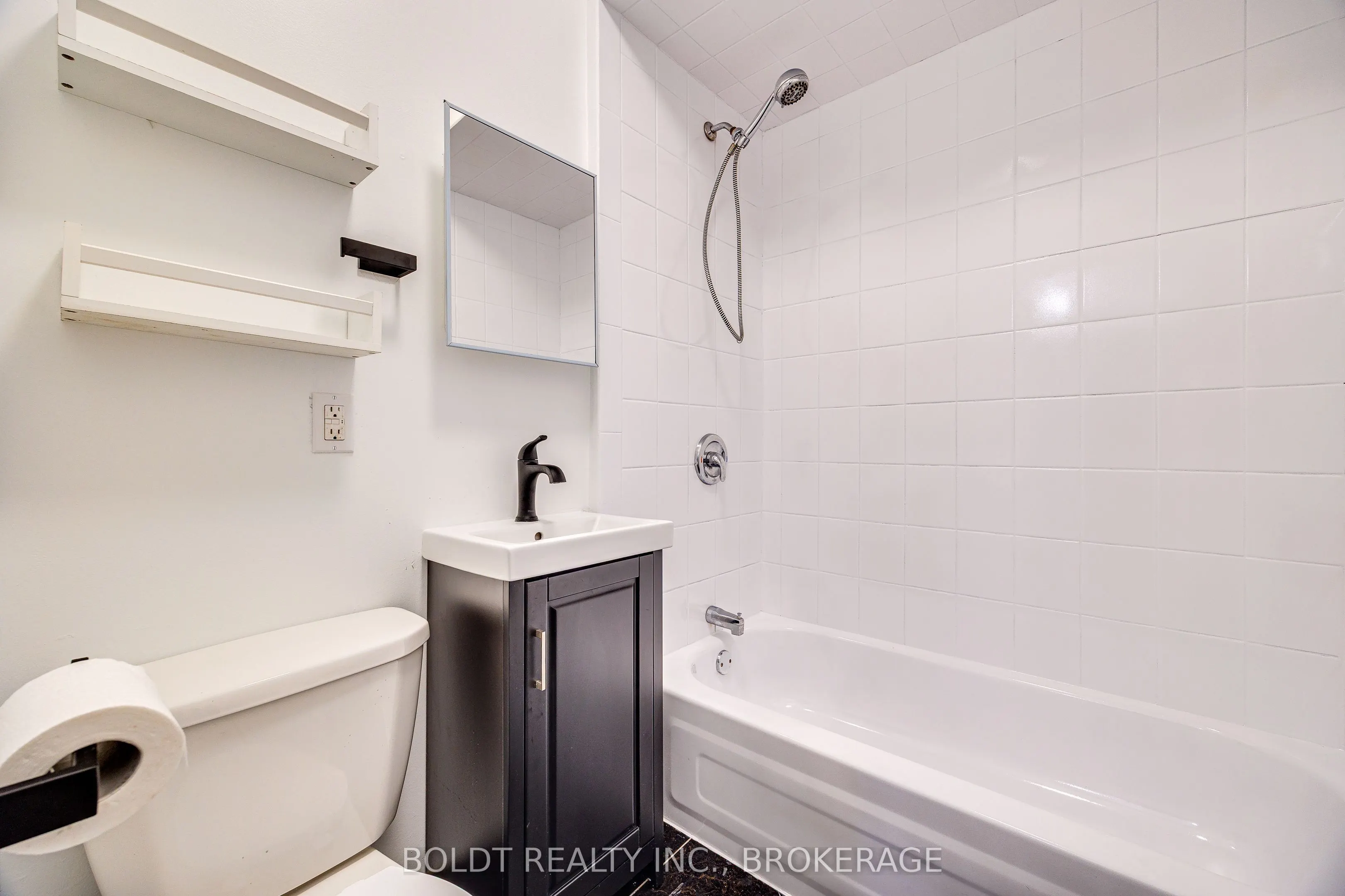 209 Rosslyn Avenue S