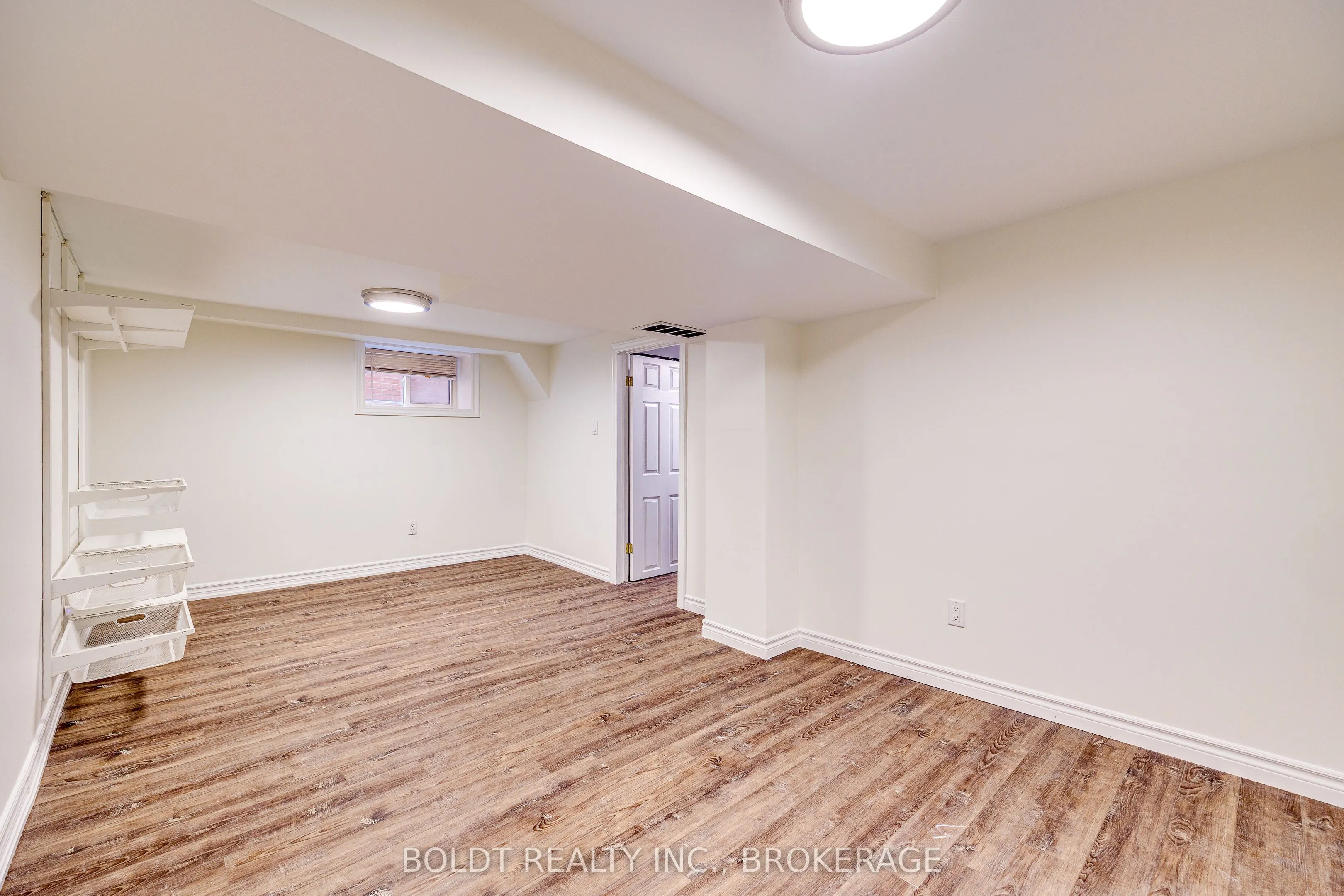 209 Rosslyn Avenue S