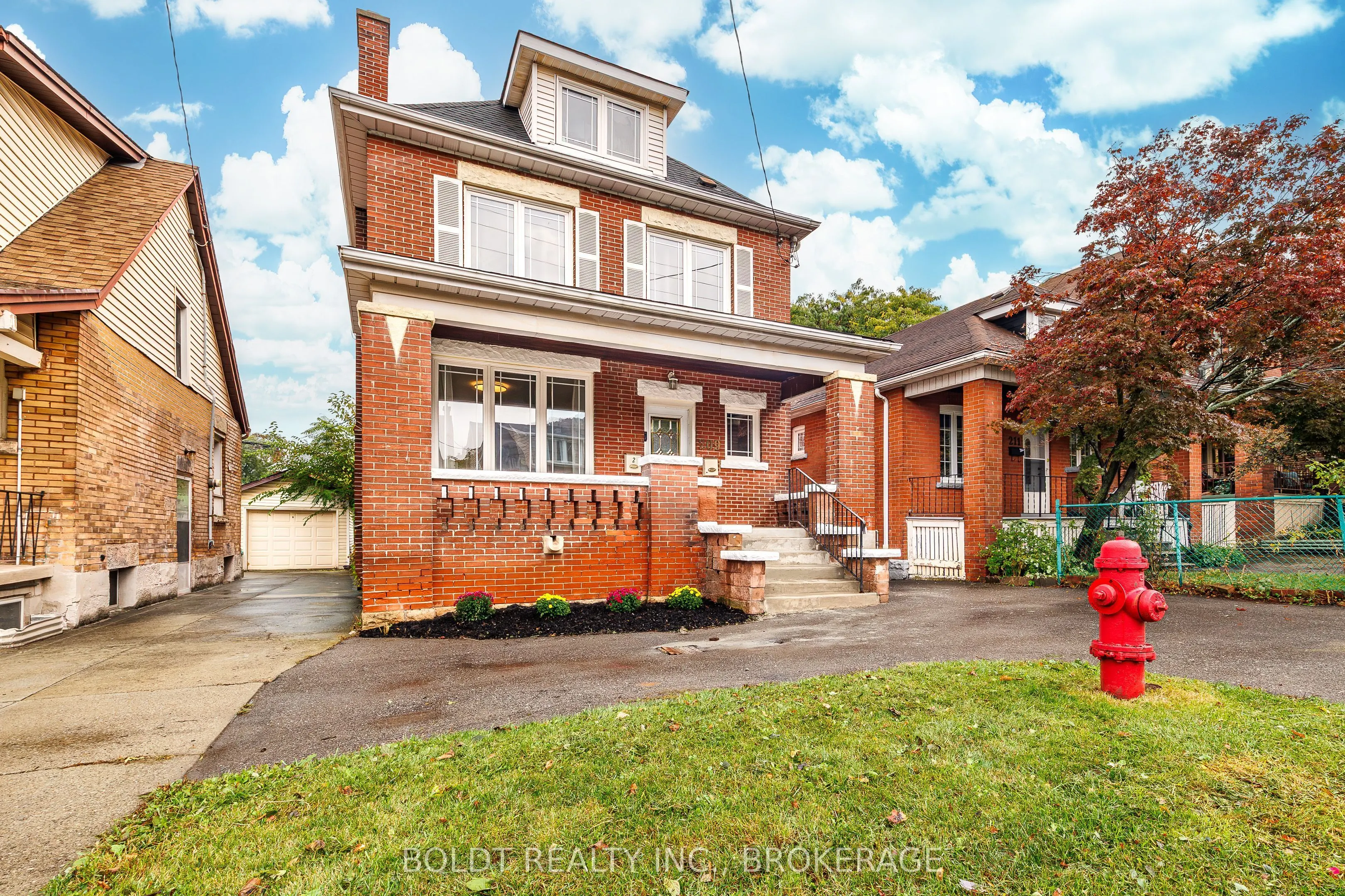 209 Rosslyn Avenue S