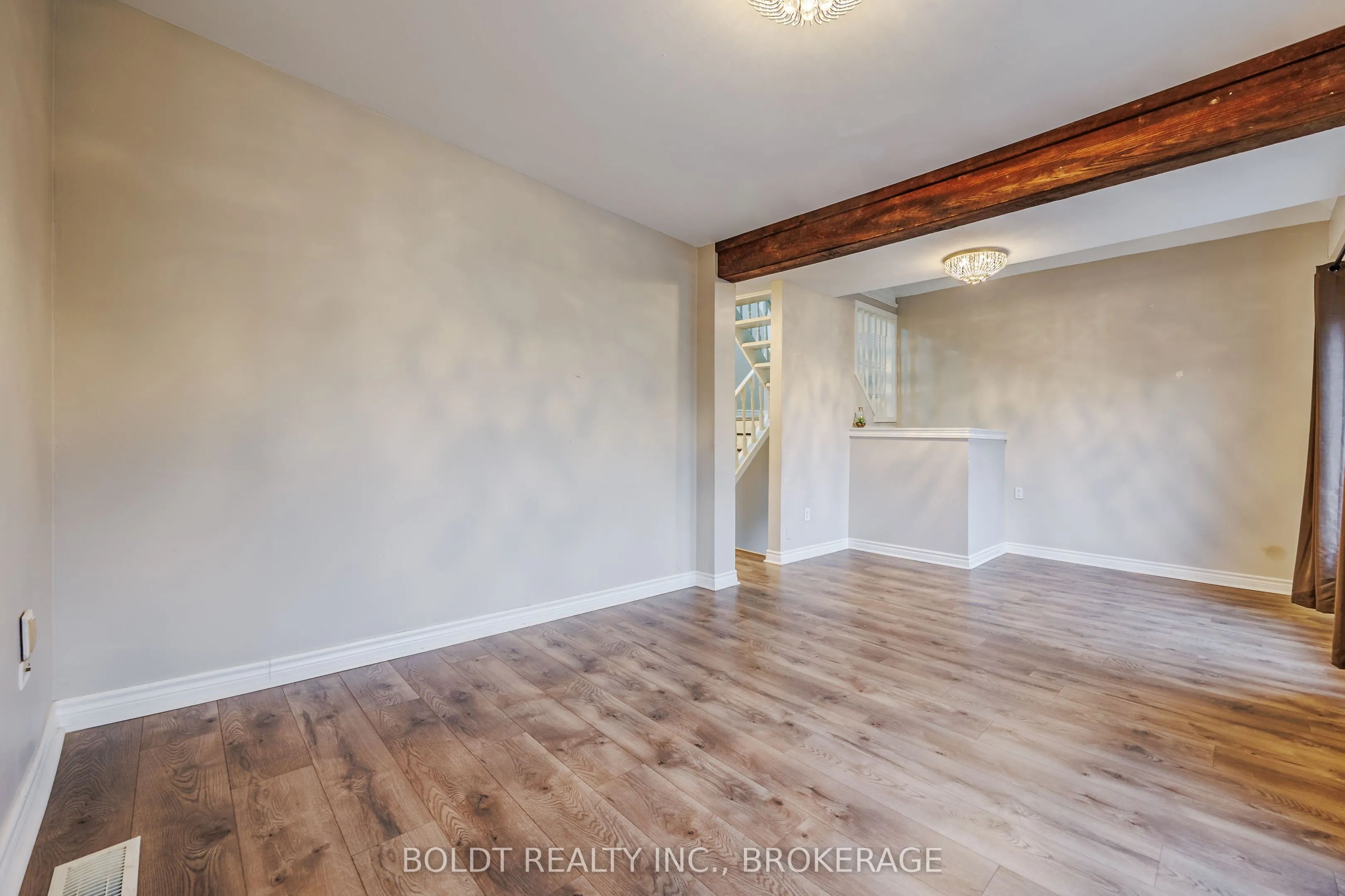 209 Rosslyn Avenue S