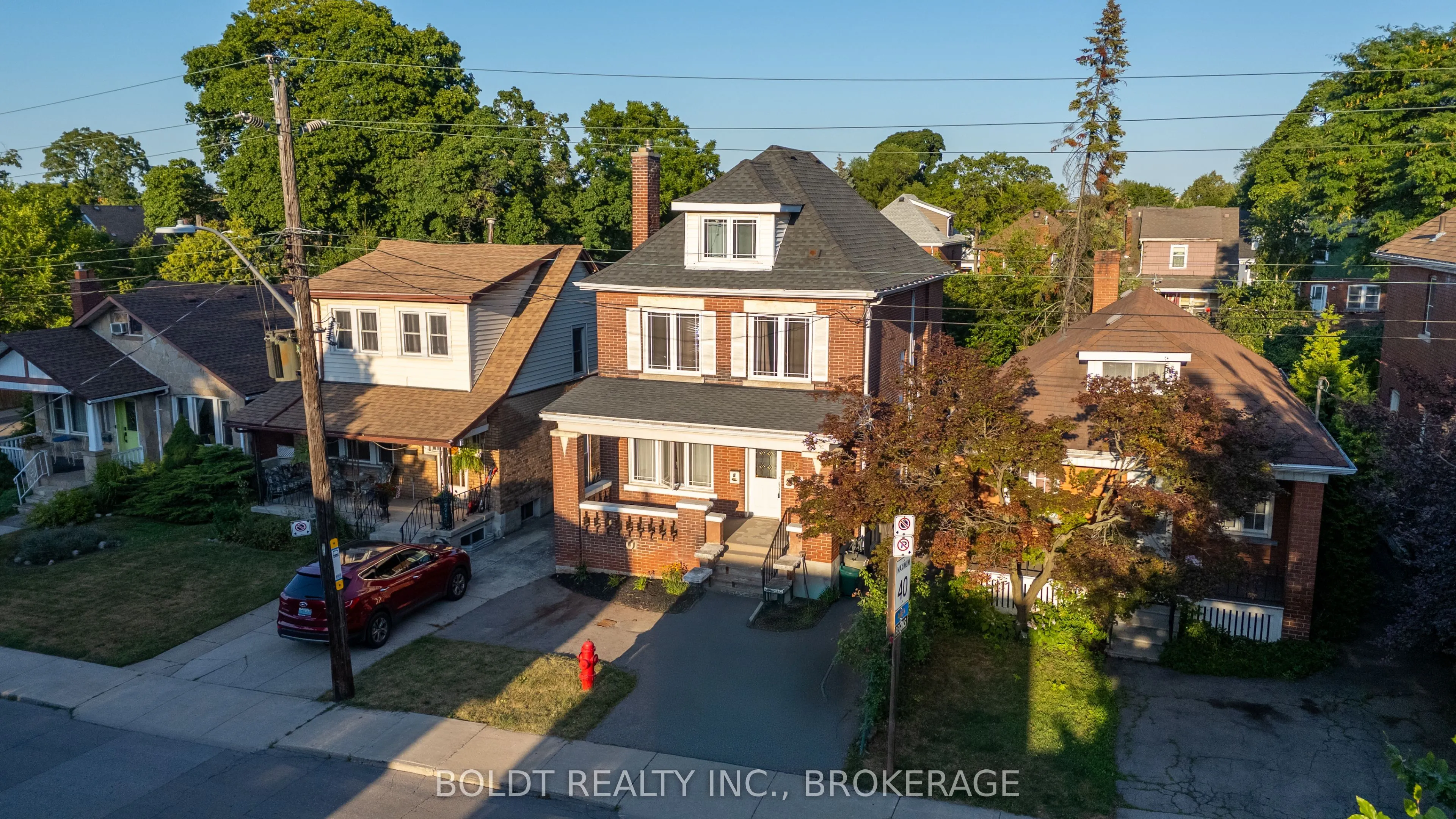 209 Rosslyn Avenue S