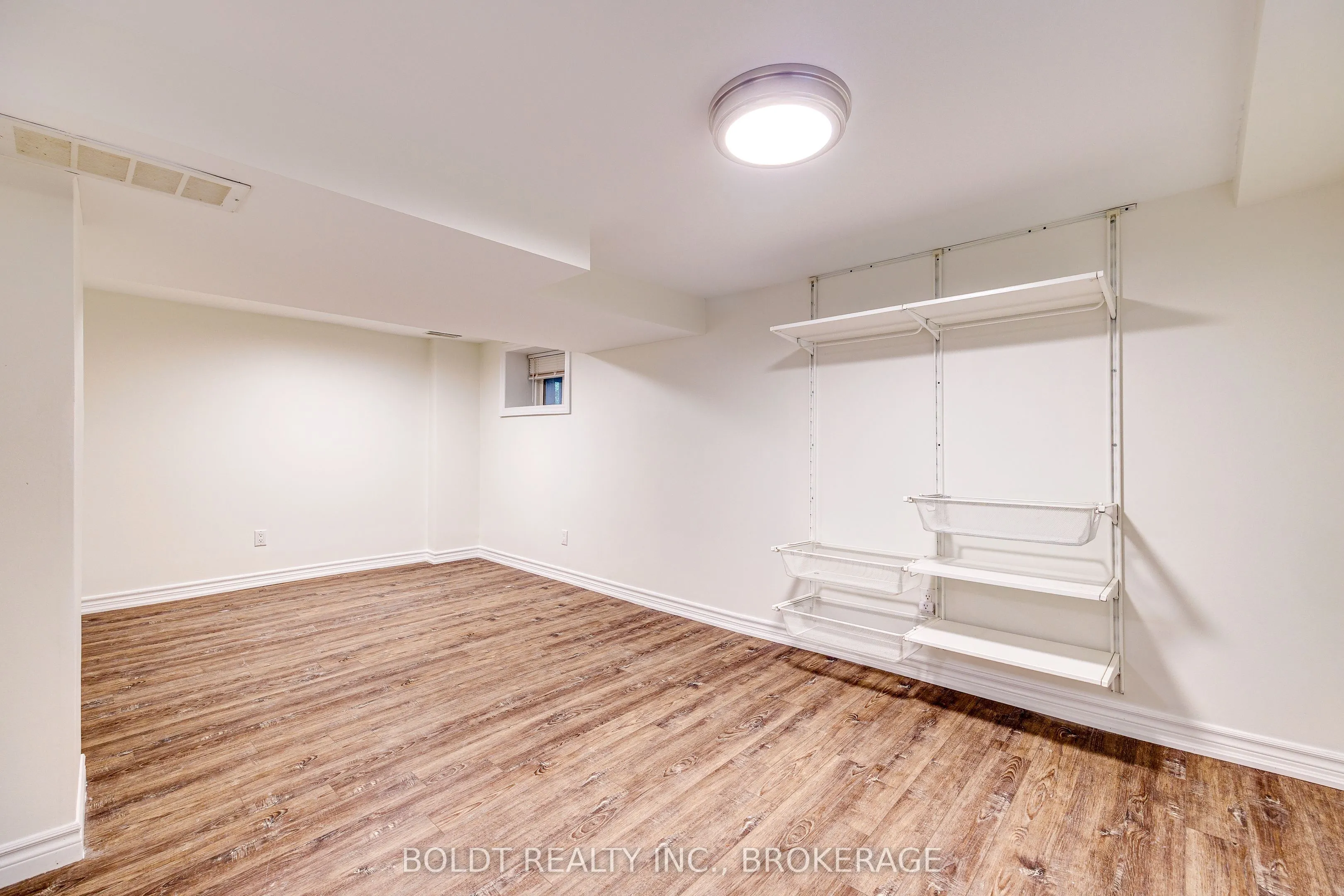209 Rosslyn Avenue S