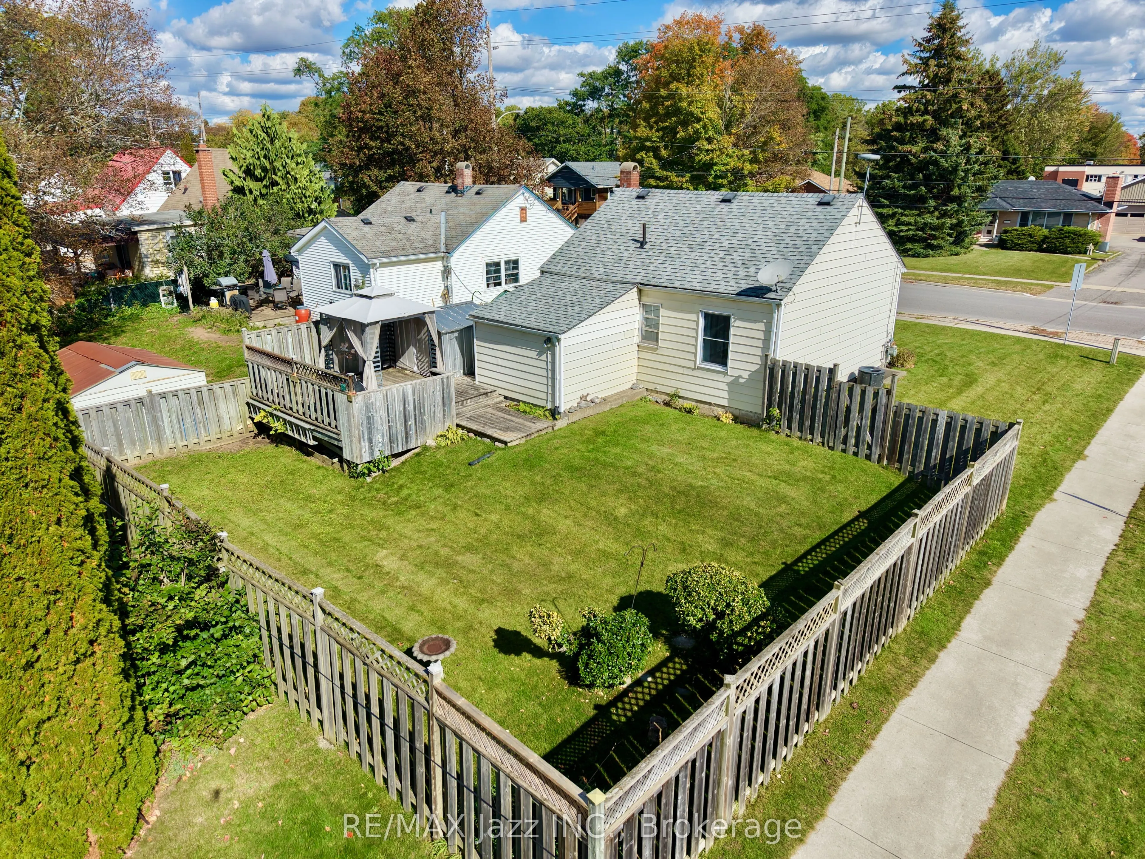 152 Victoria Street N