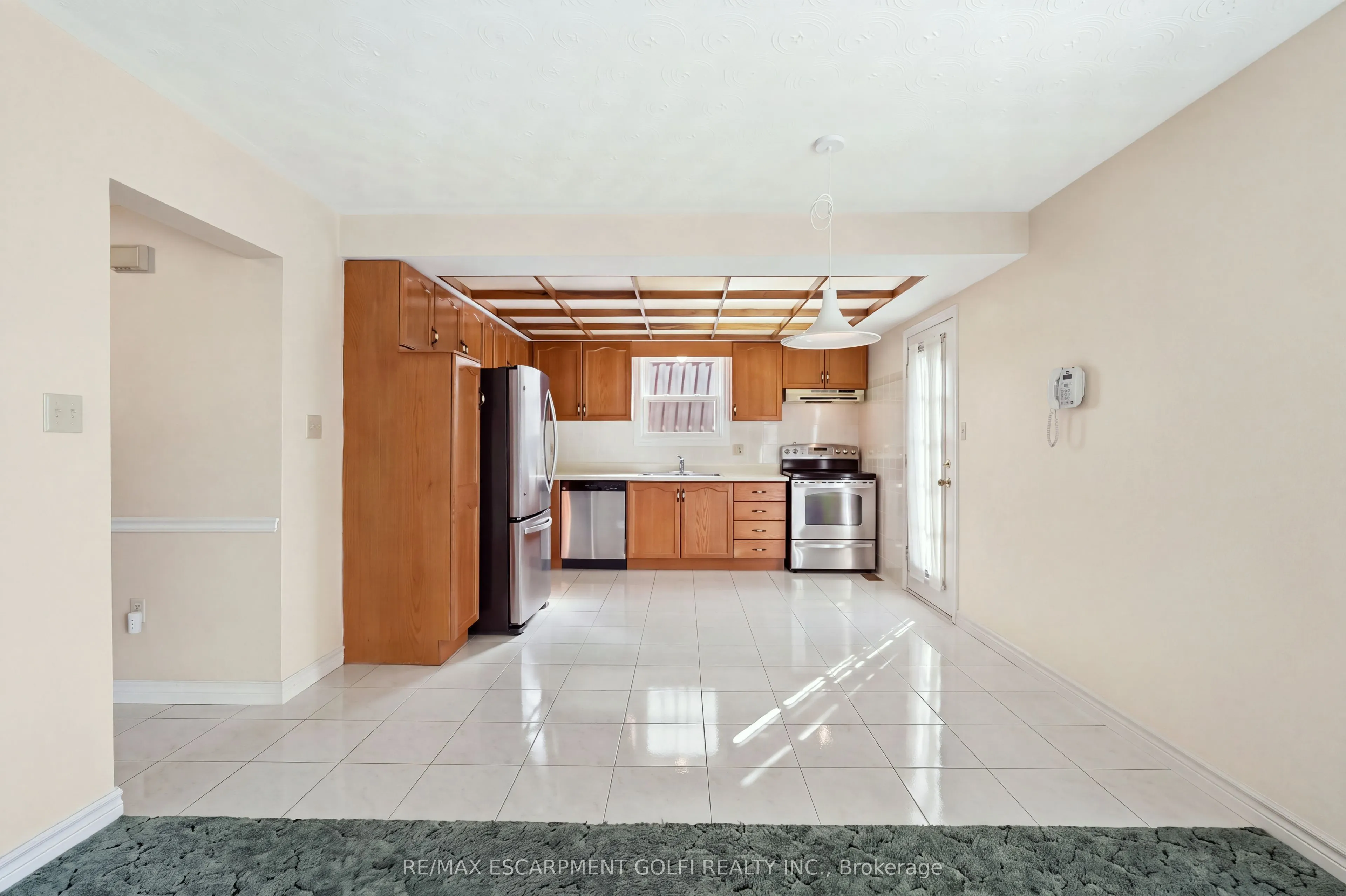 106 Como Place
