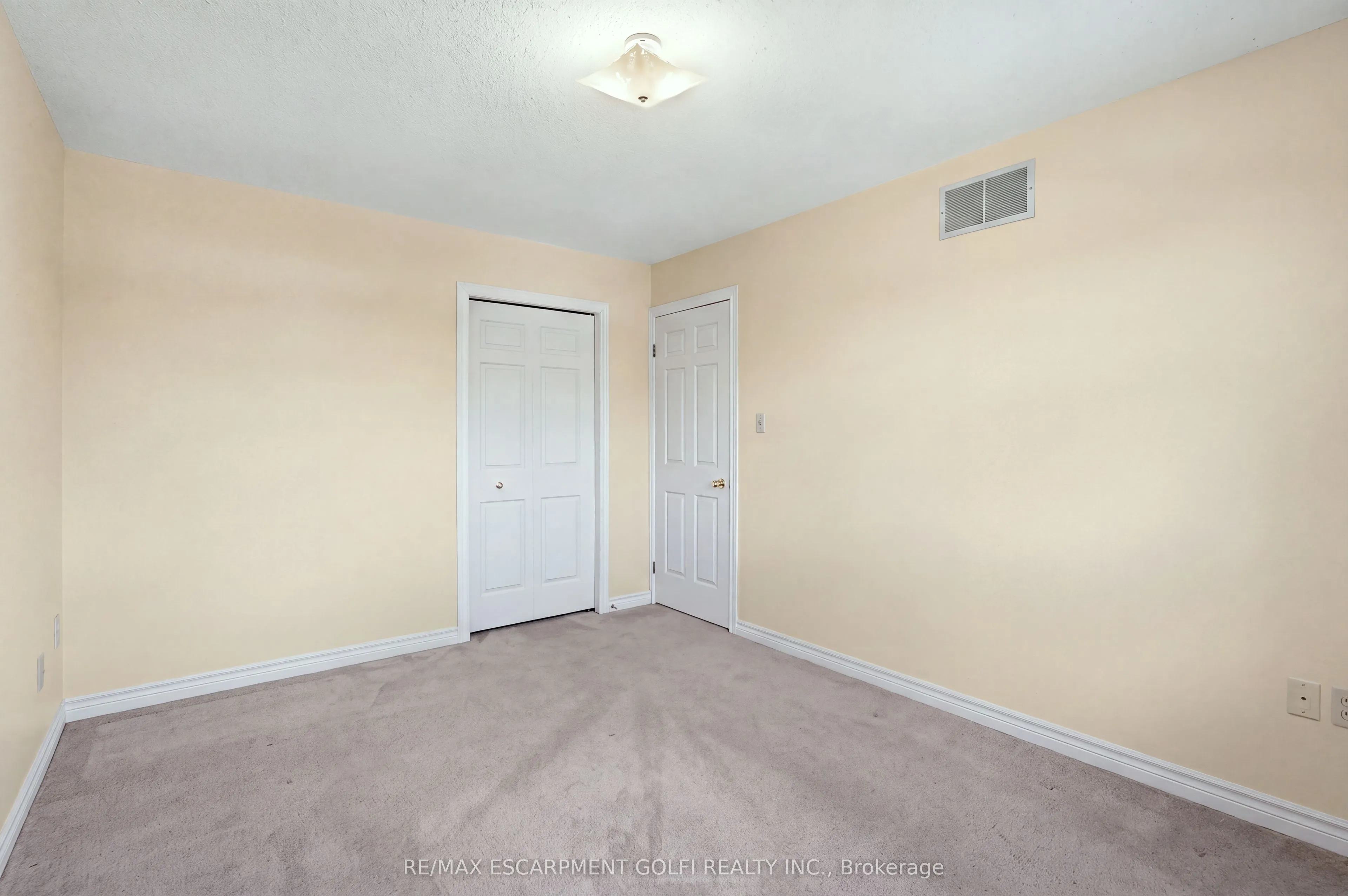 106 Como Place