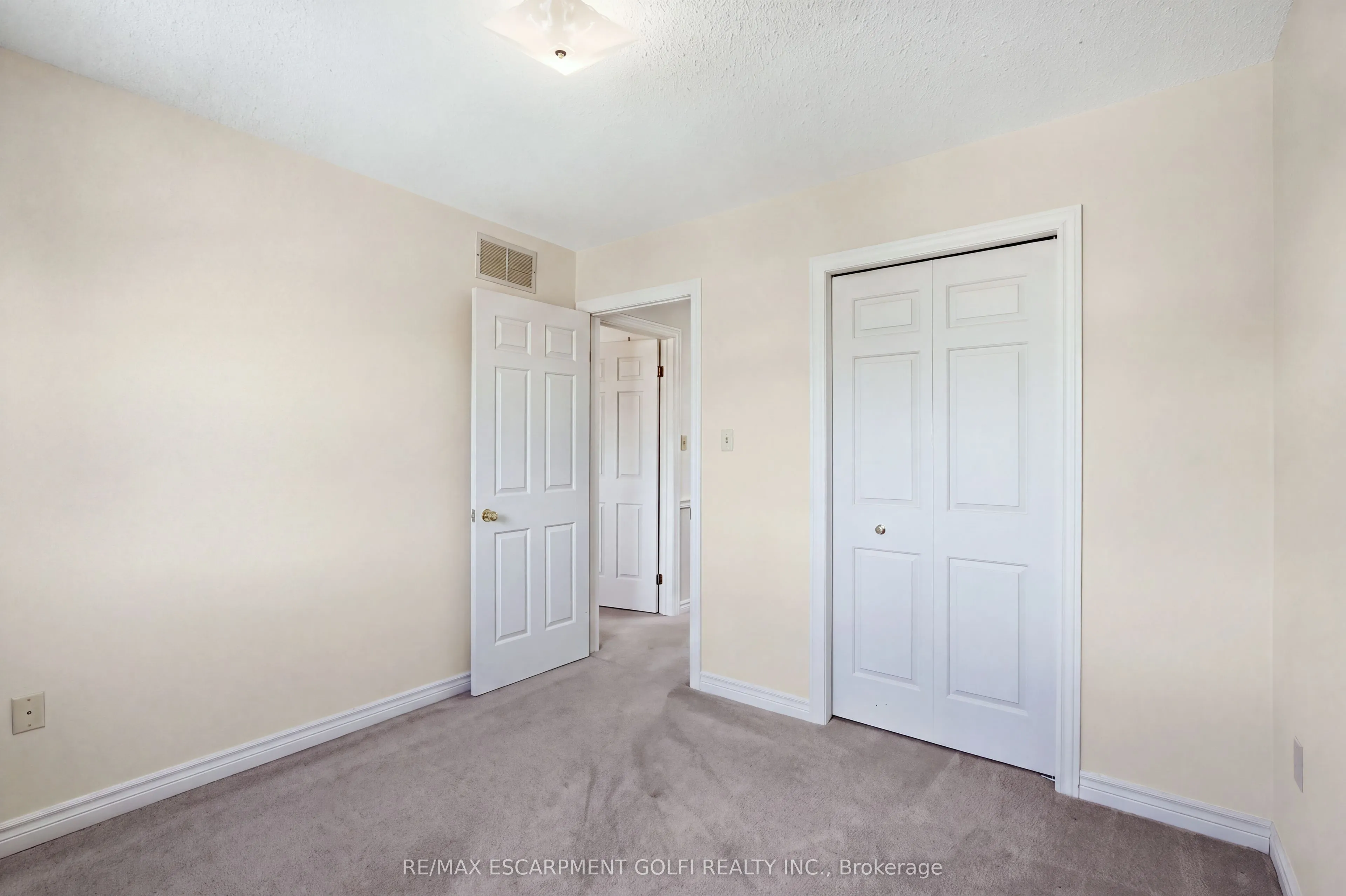 106 Como Place