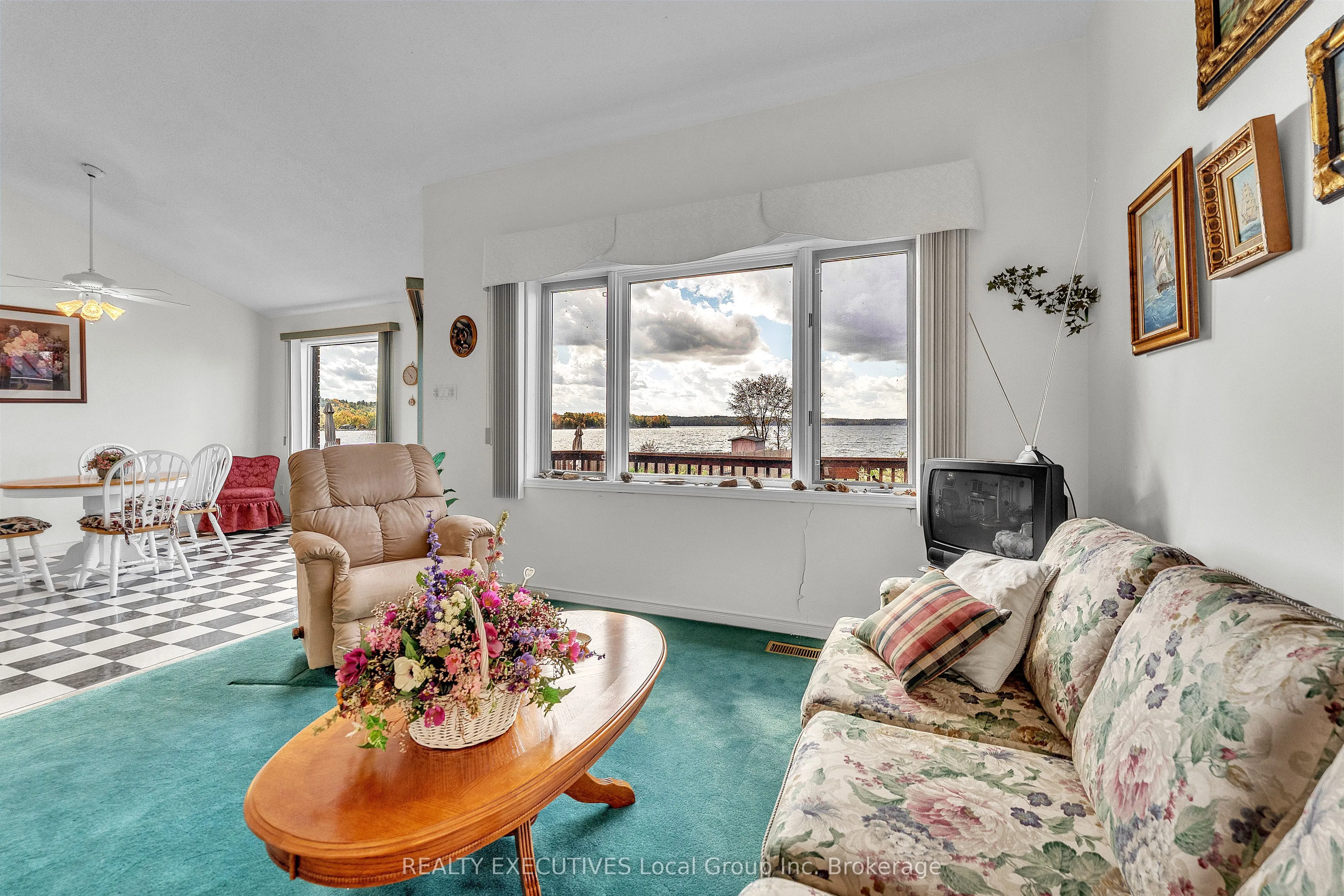 685 Main Street S