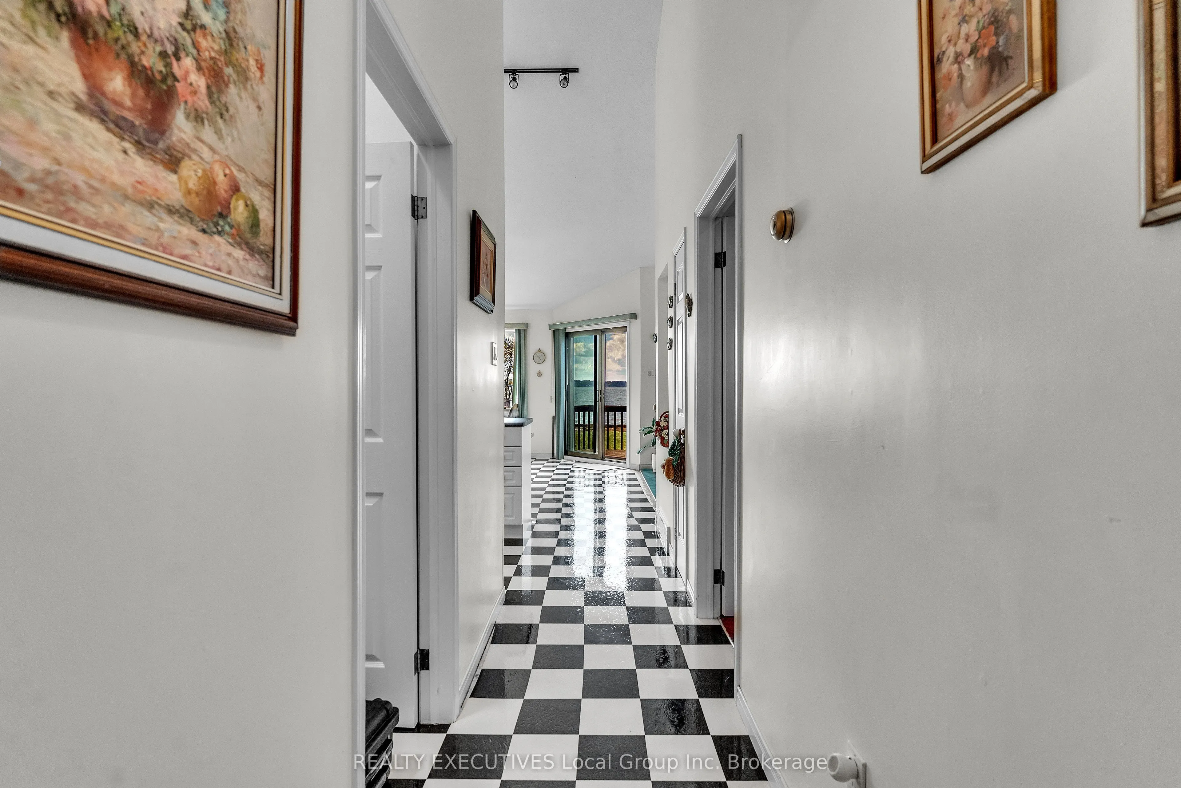 685 Main Street S