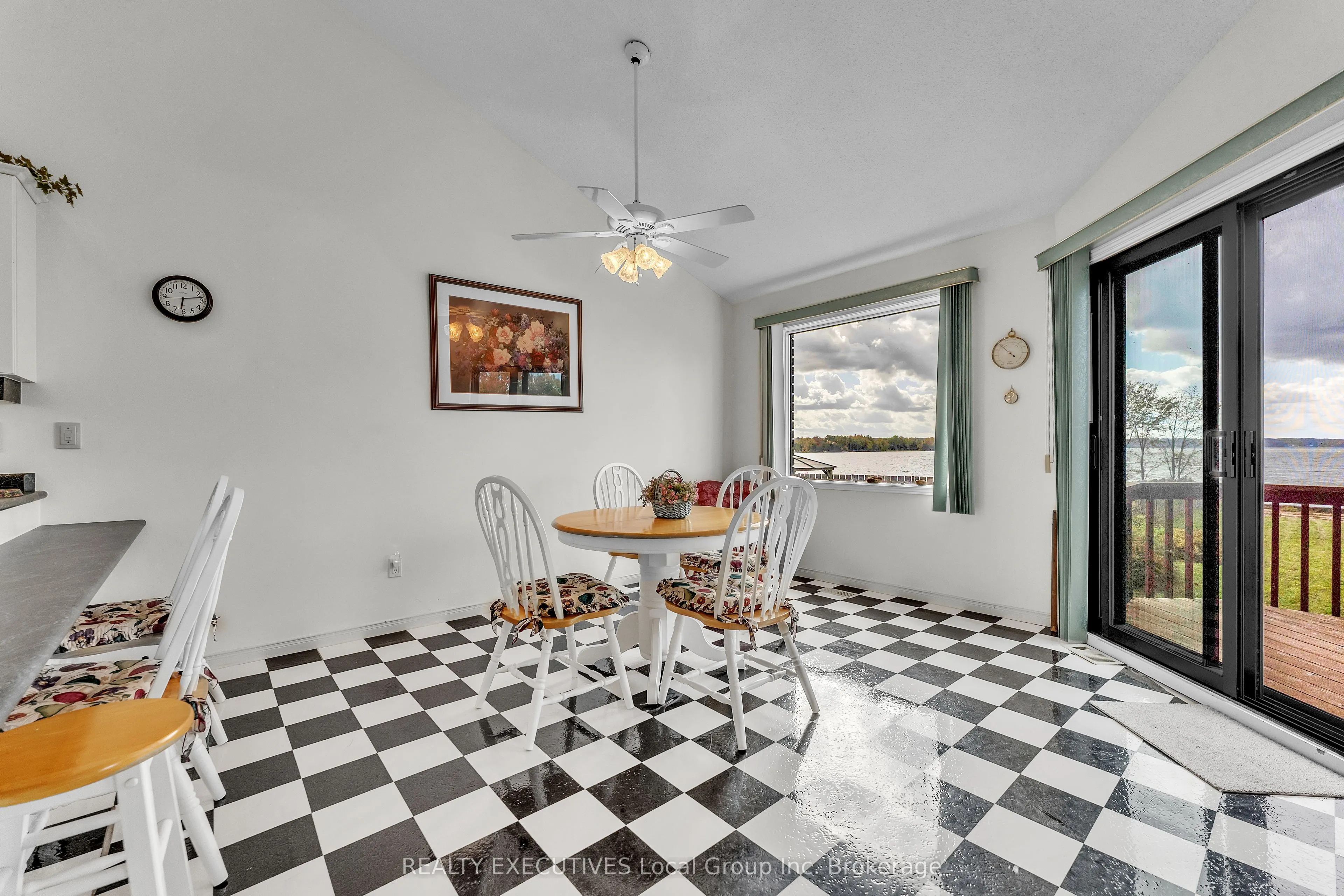 685 Main Street S