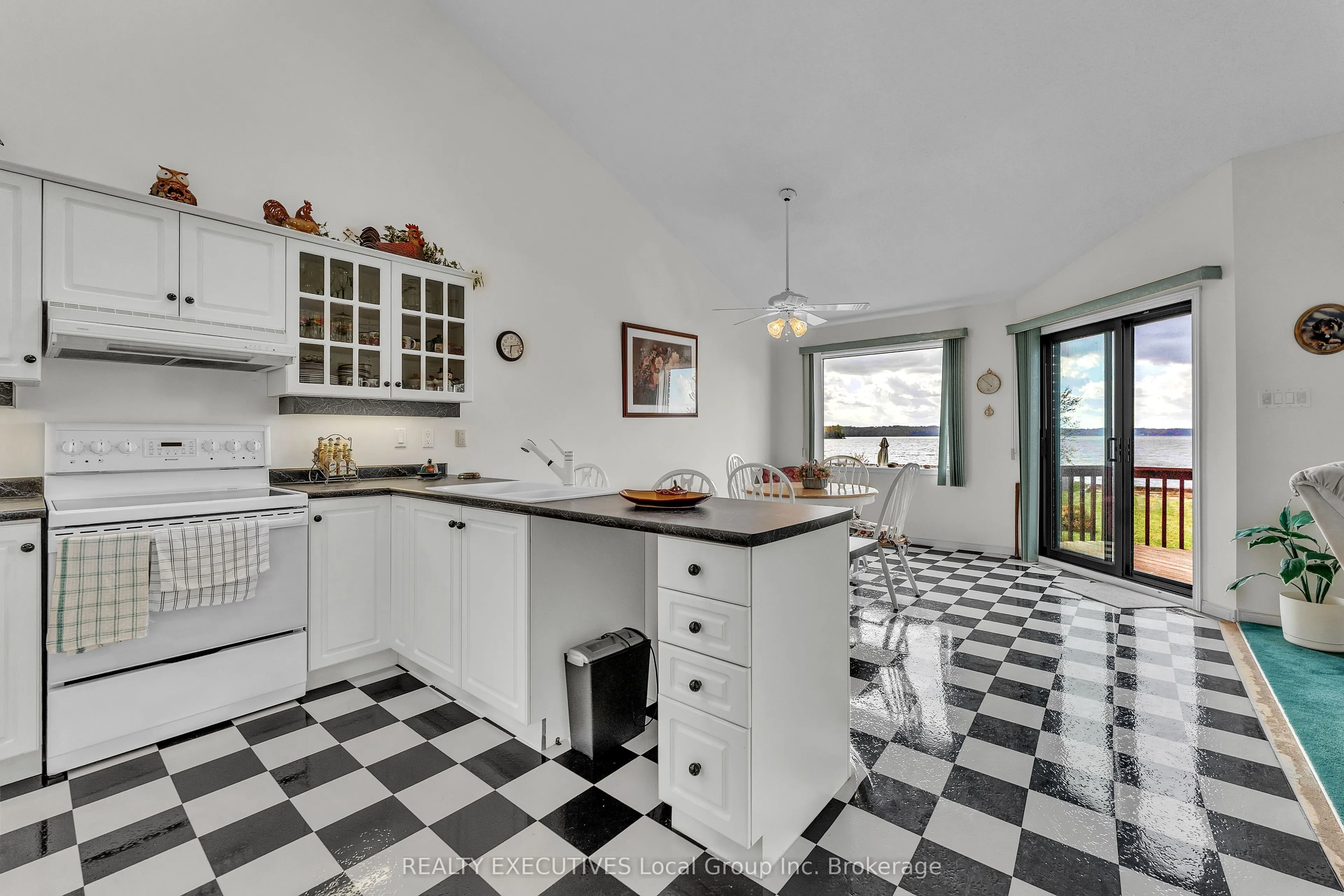 685 Main Street S