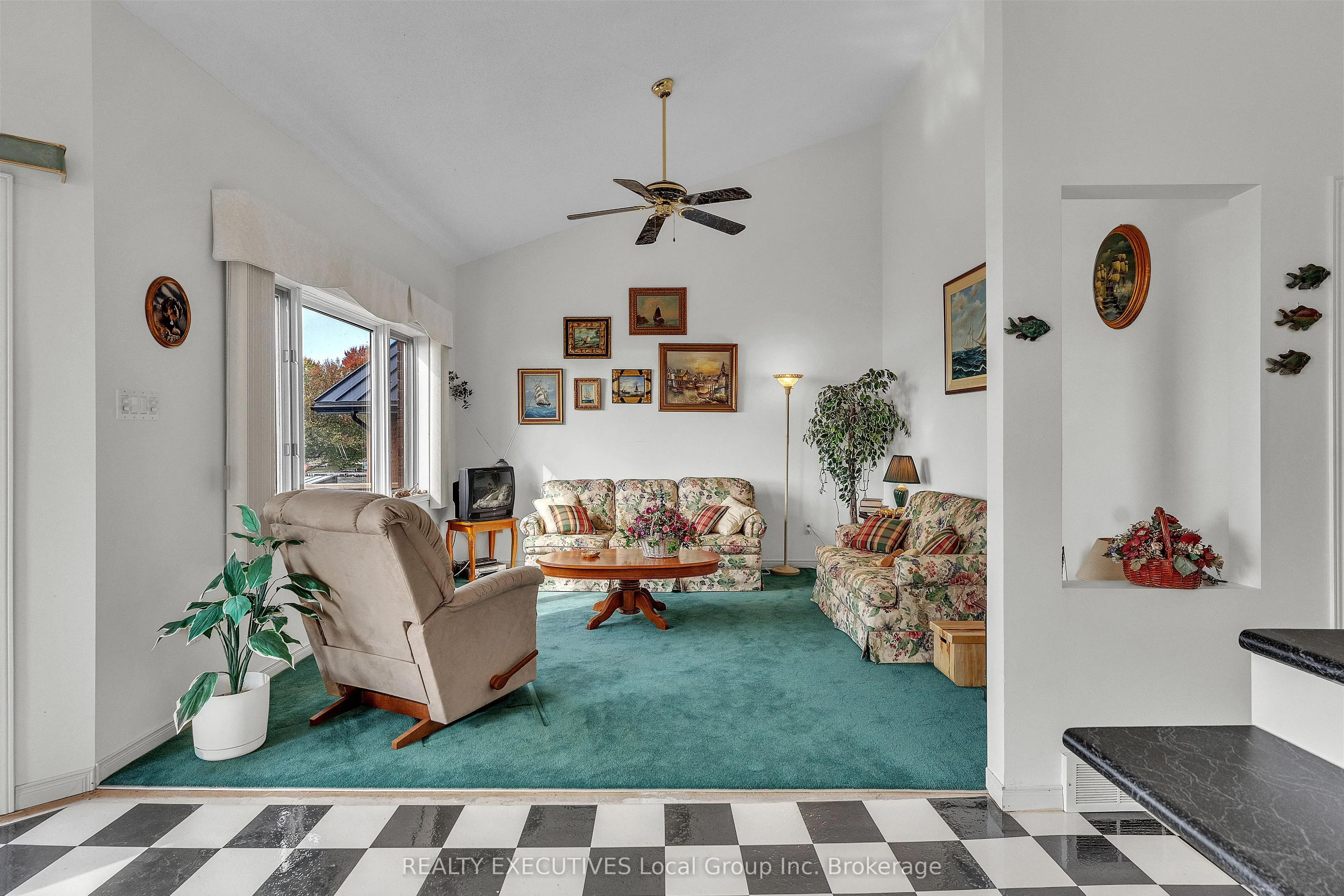 685 Main Street S