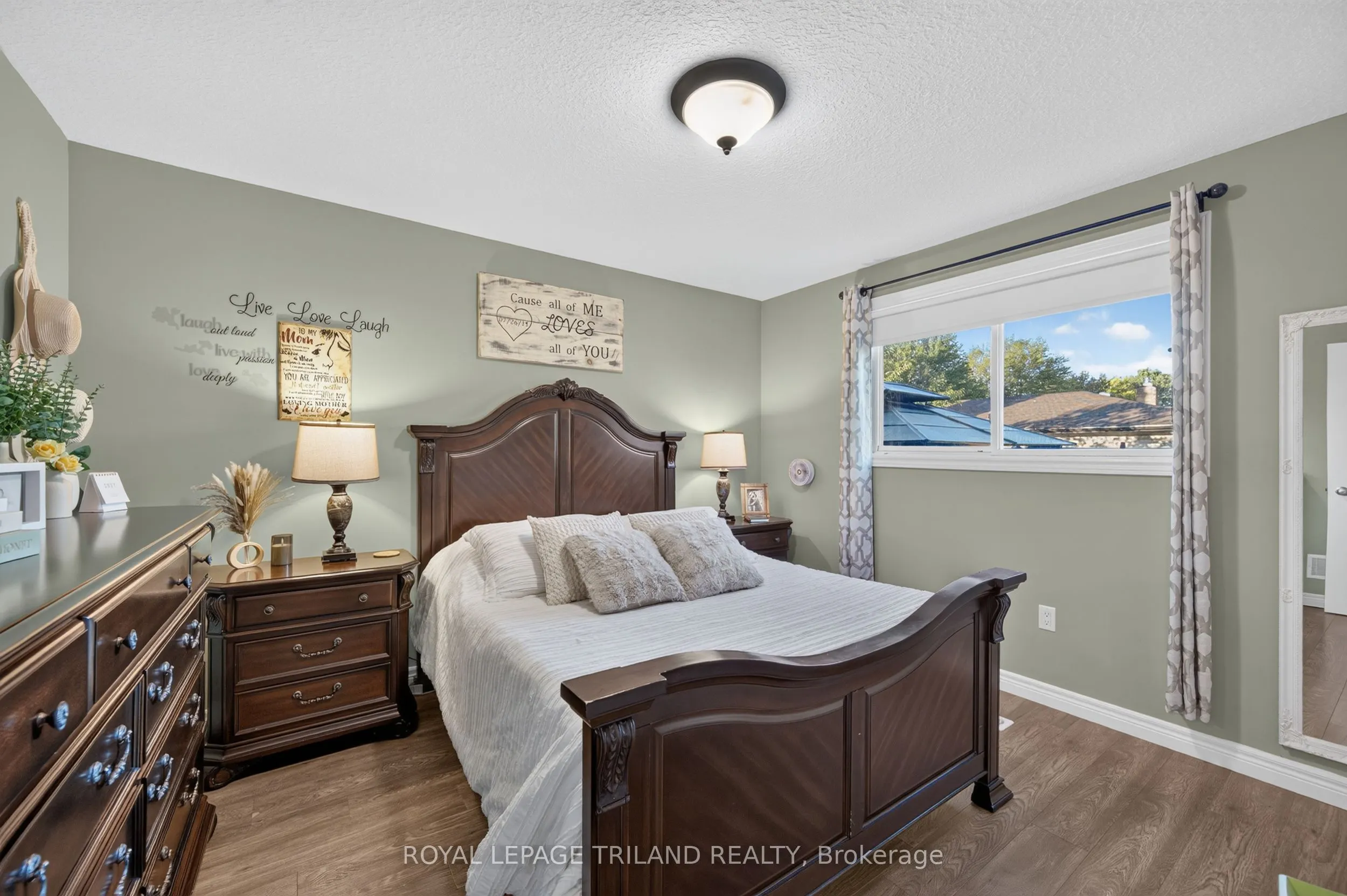 53 Stroud Crescent
