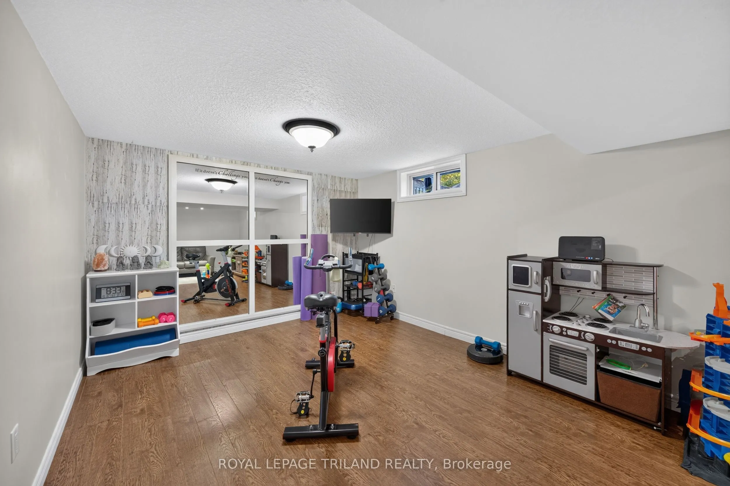 53 Stroud Crescent