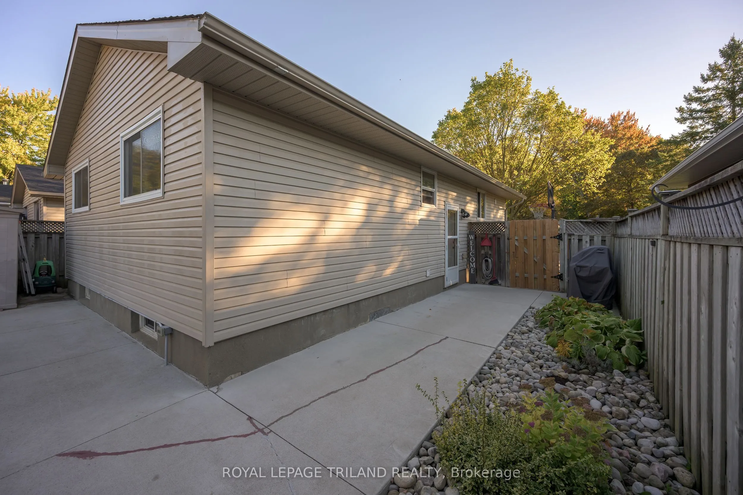 53 Stroud Crescent