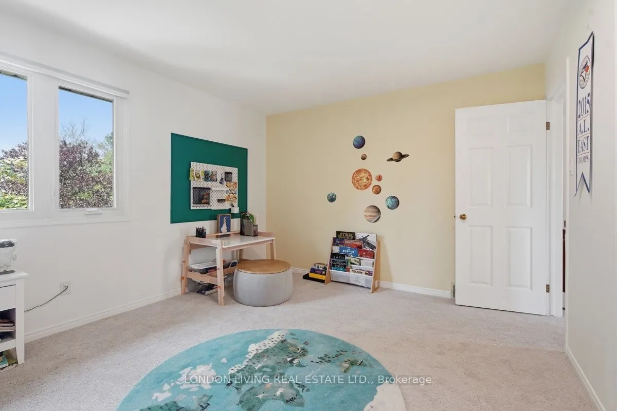 7006 Diane Crescent