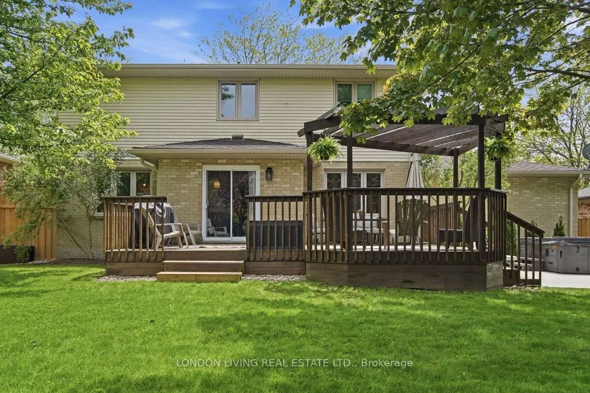 7006 Diane Crescent