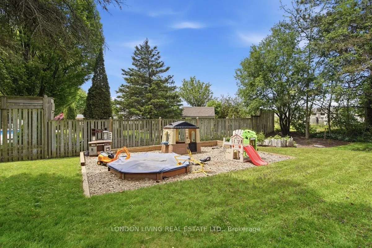 7006 Diane Crescent