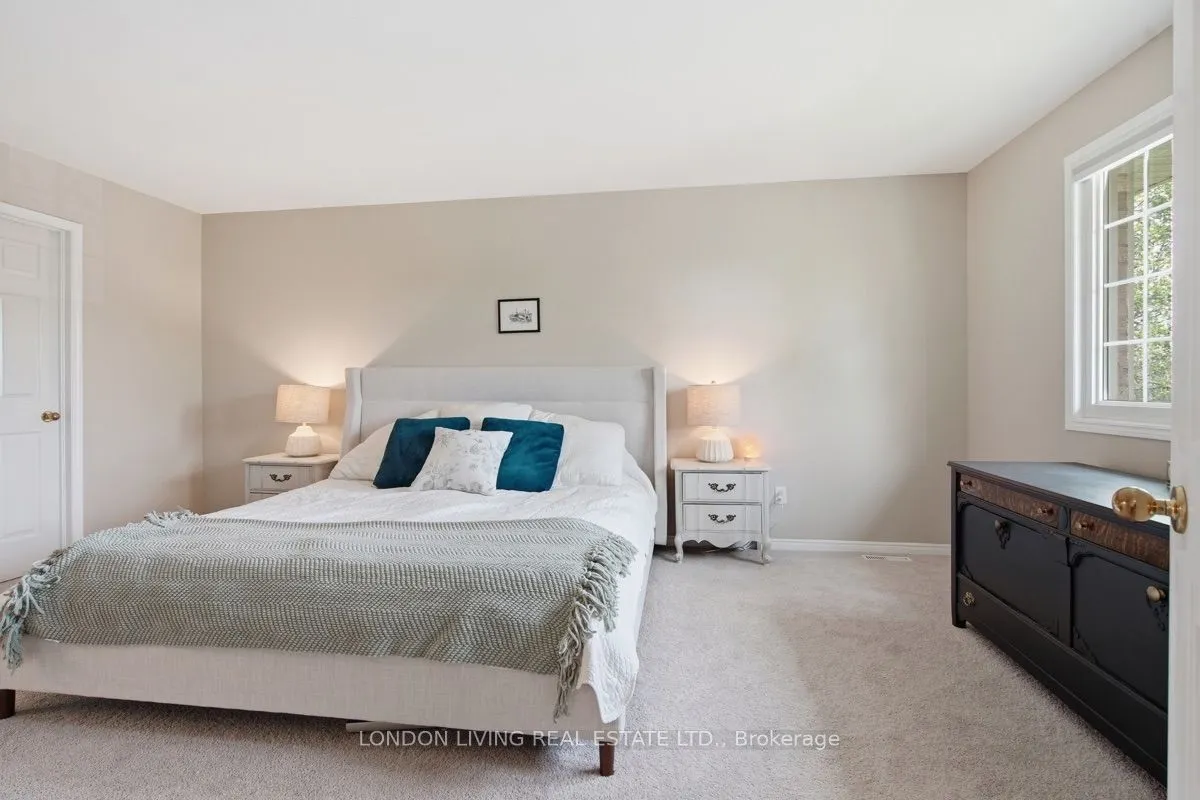 7006 Diane Crescent