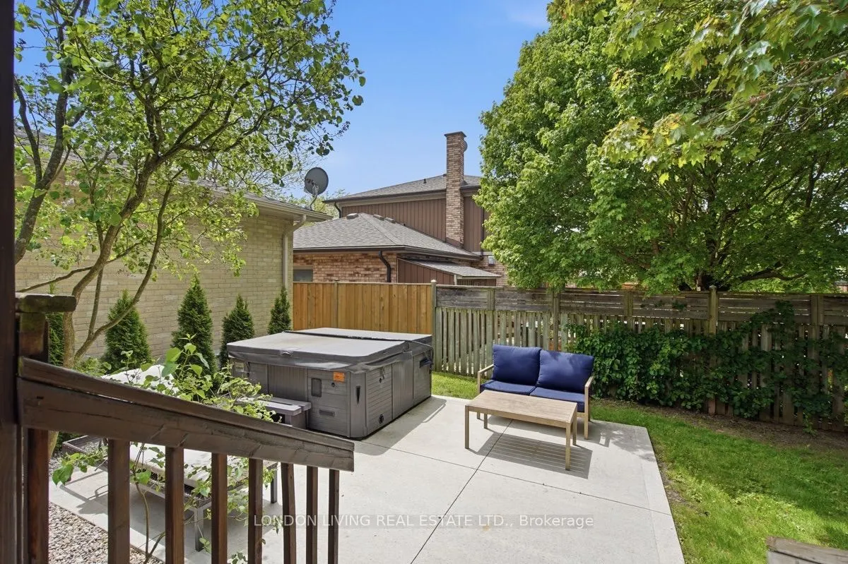 7006 Diane Crescent
