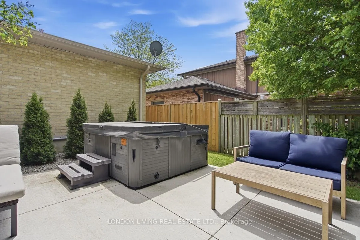 7006 Diane Crescent