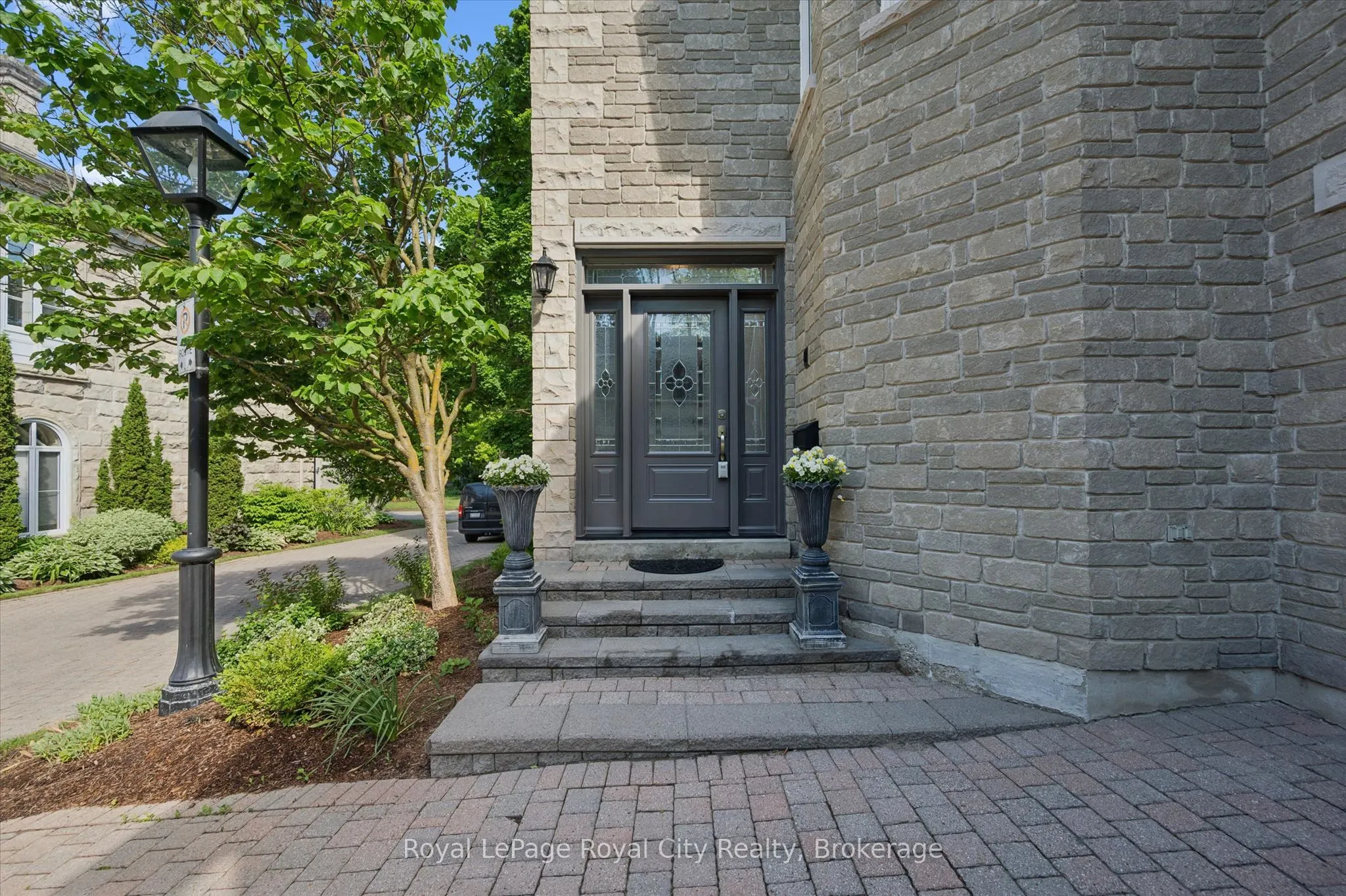 25 MANOR PARK Crescent #11