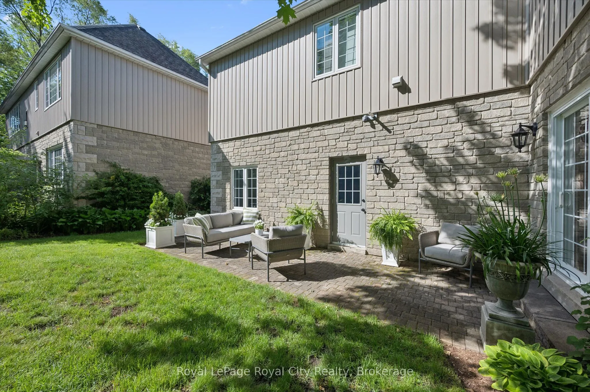 25 MANOR PARK Crescent #11