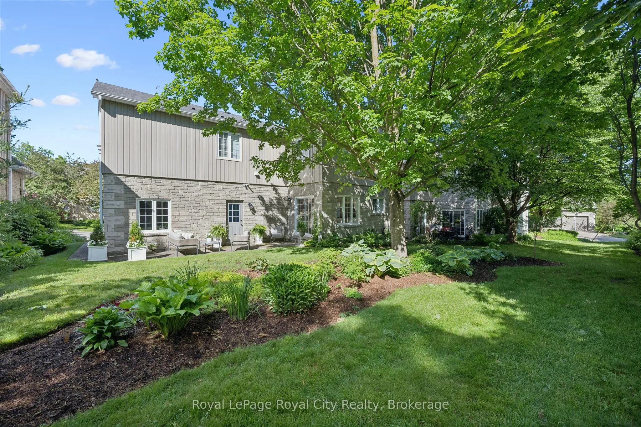 25 MANOR PARK Crescent #11