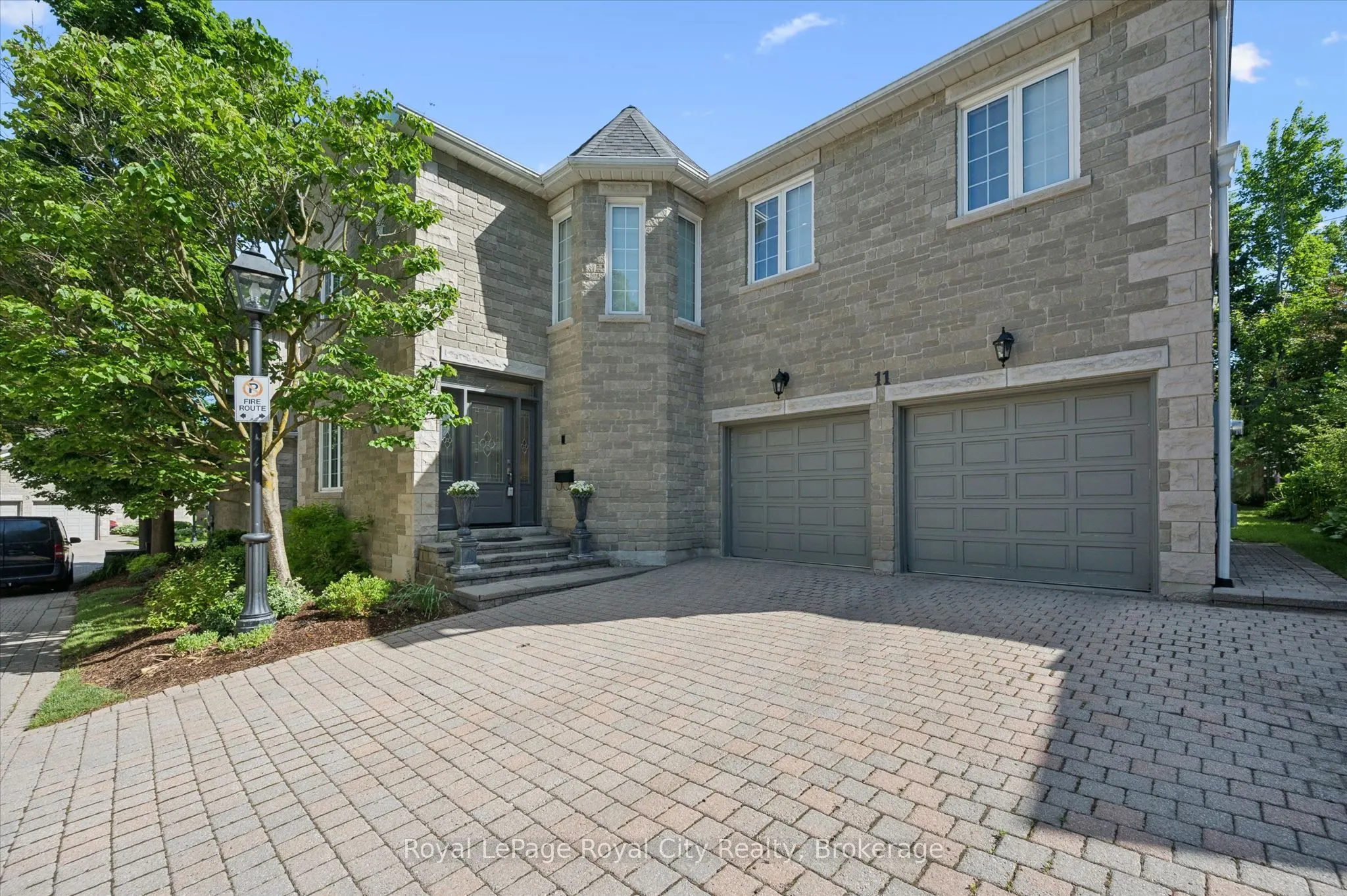 25 MANOR PARK Crescent #11
