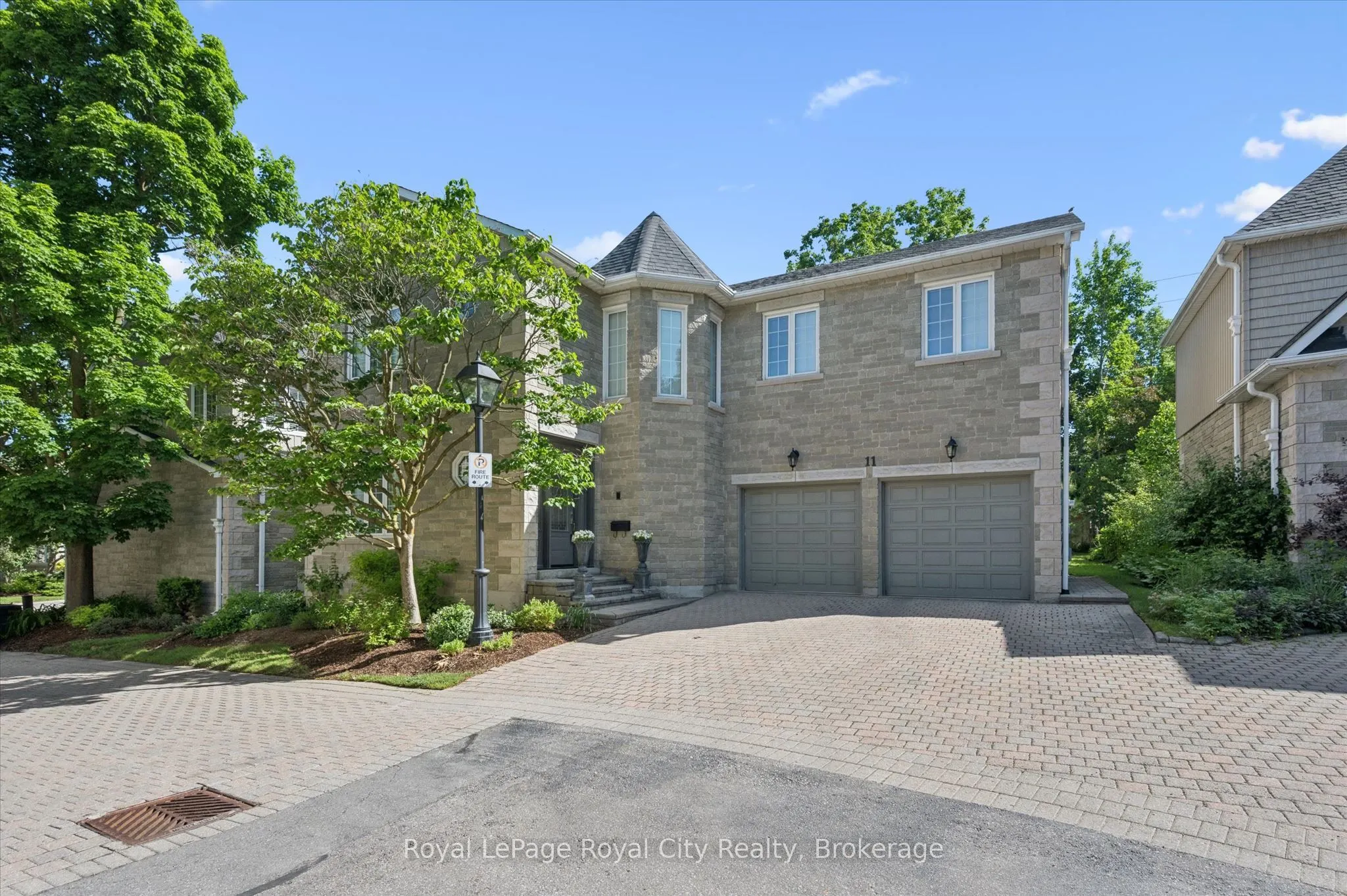 25 MANOR PARK Crescent #11