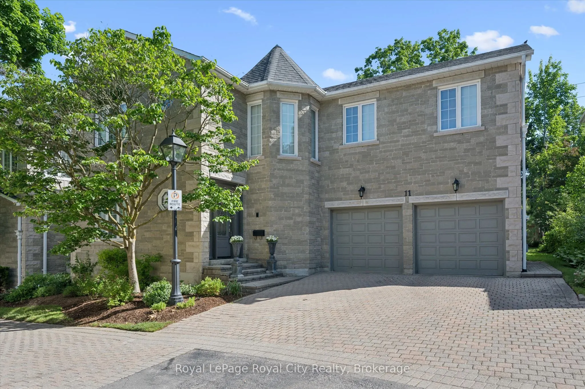 25 MANOR PARK Crescent #11