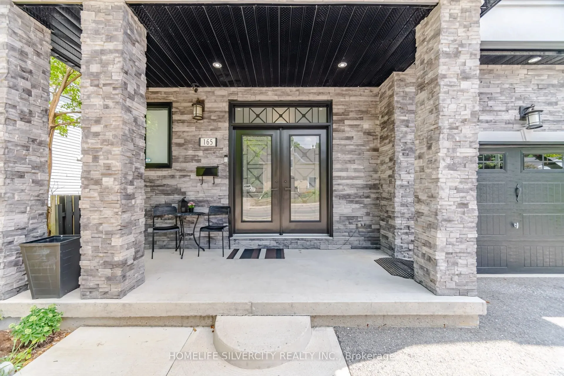 165 St Andrews Street W