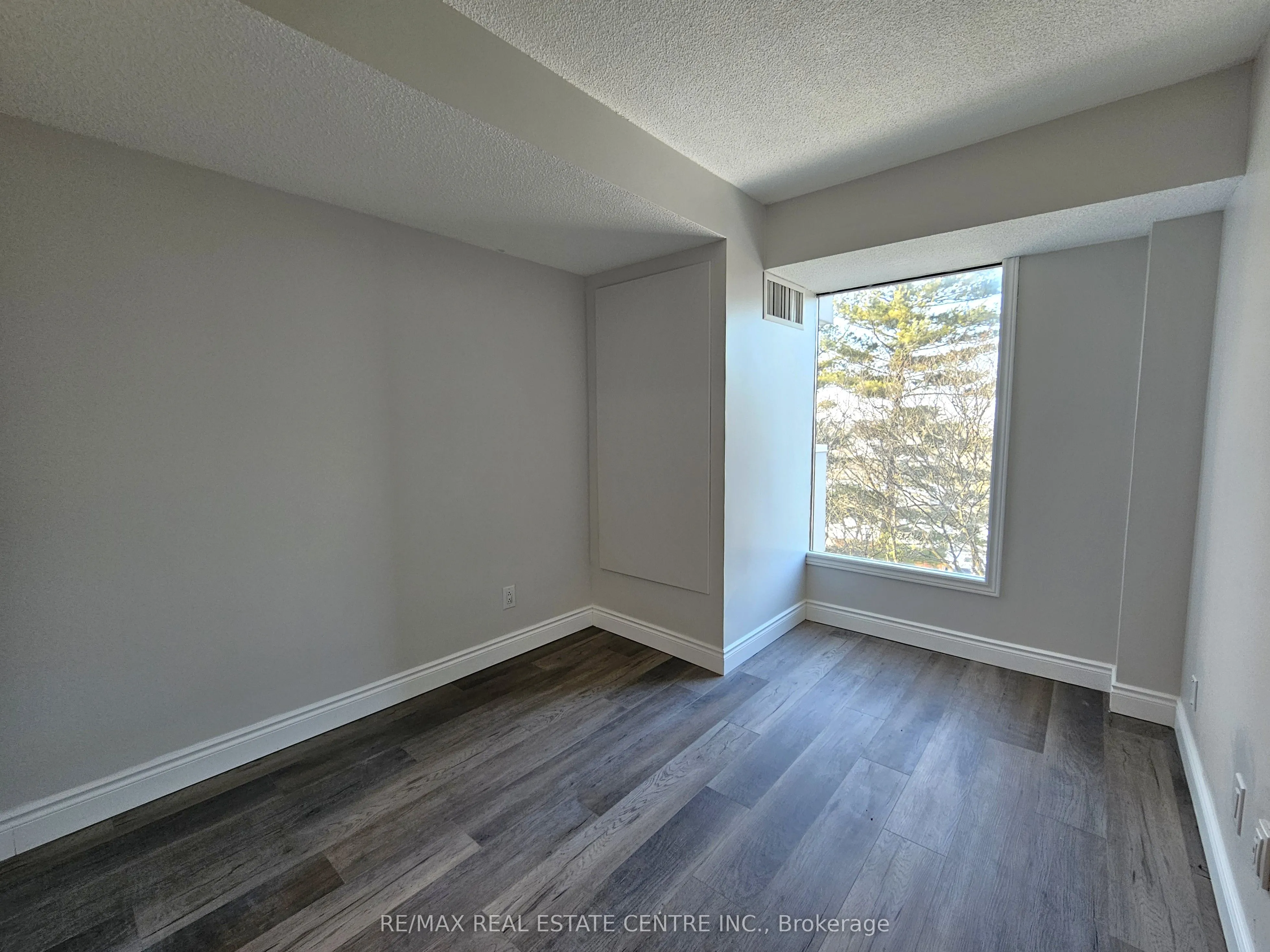 260 SHELDON Avenue N #508