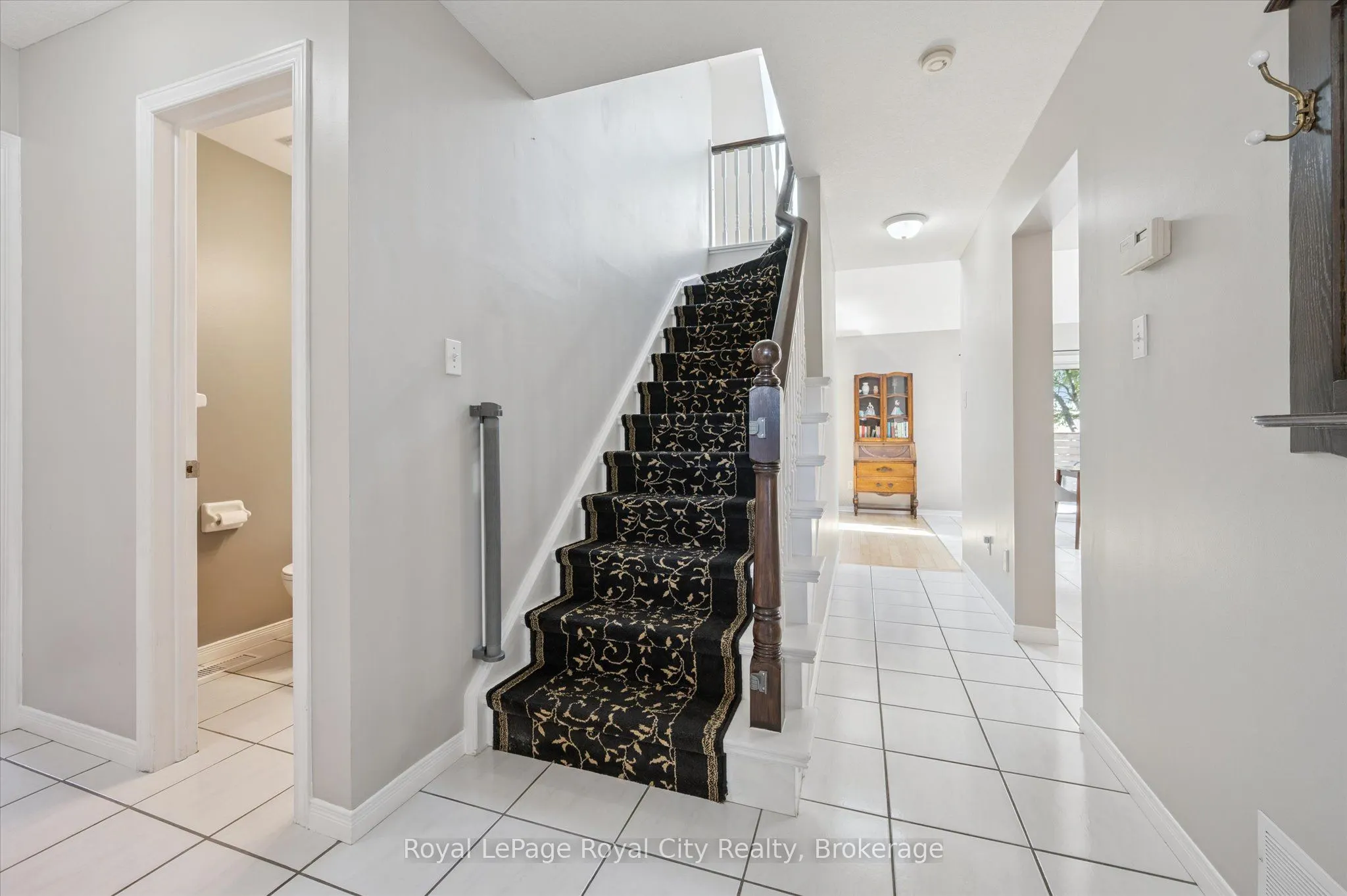 27 Oakridge Crescent