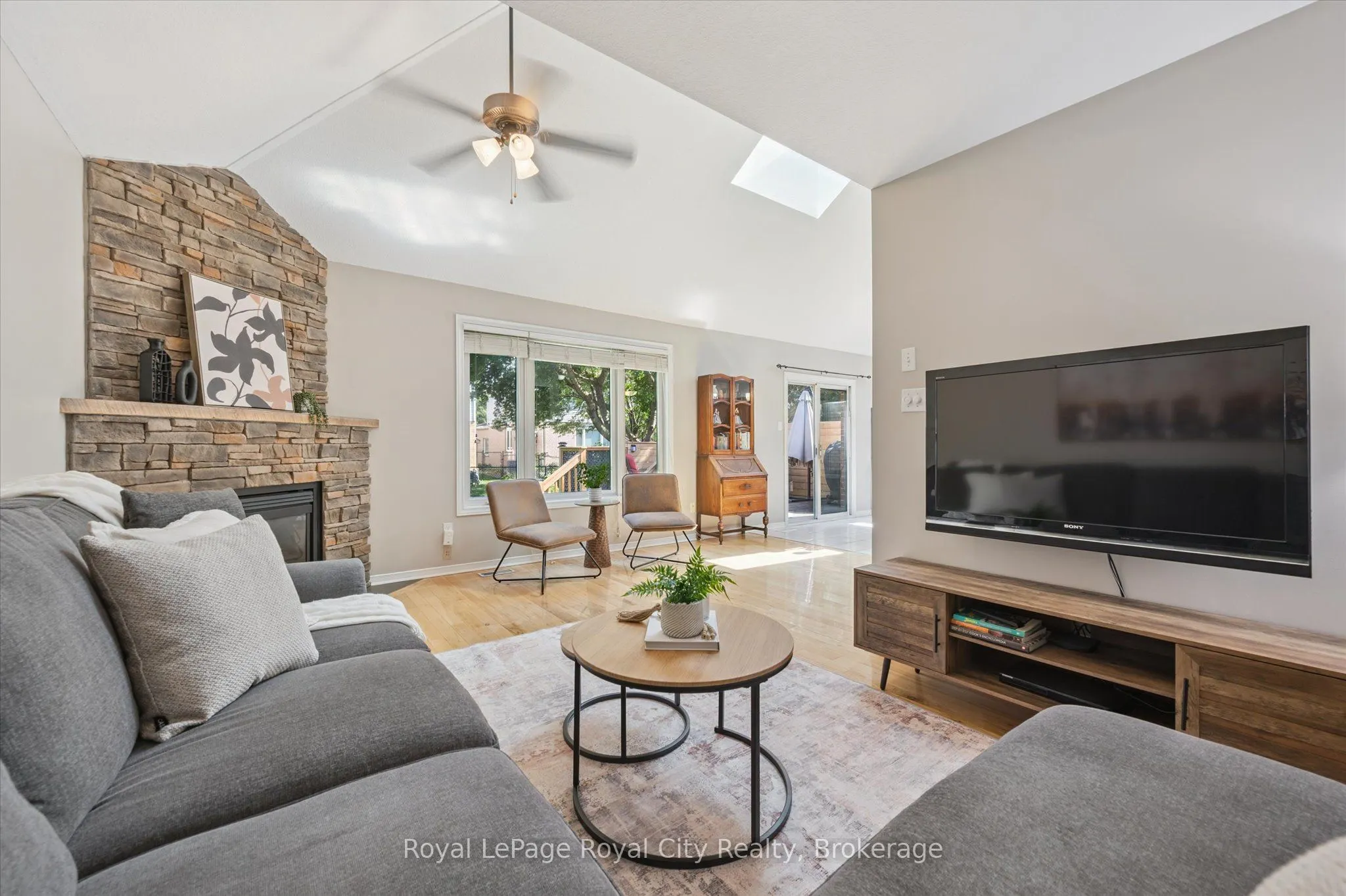 27 Oakridge Crescent
