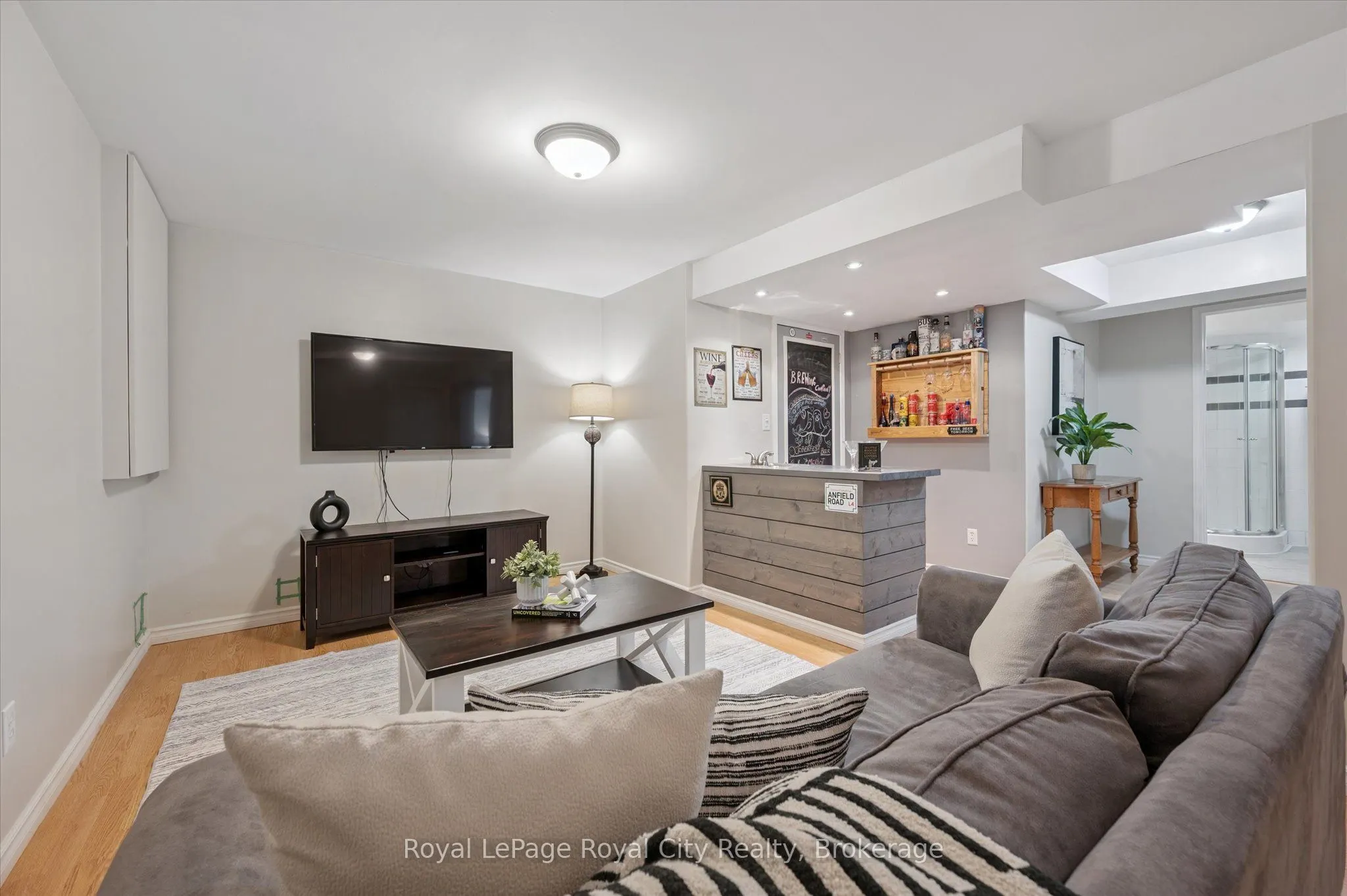27 Oakridge Crescent
