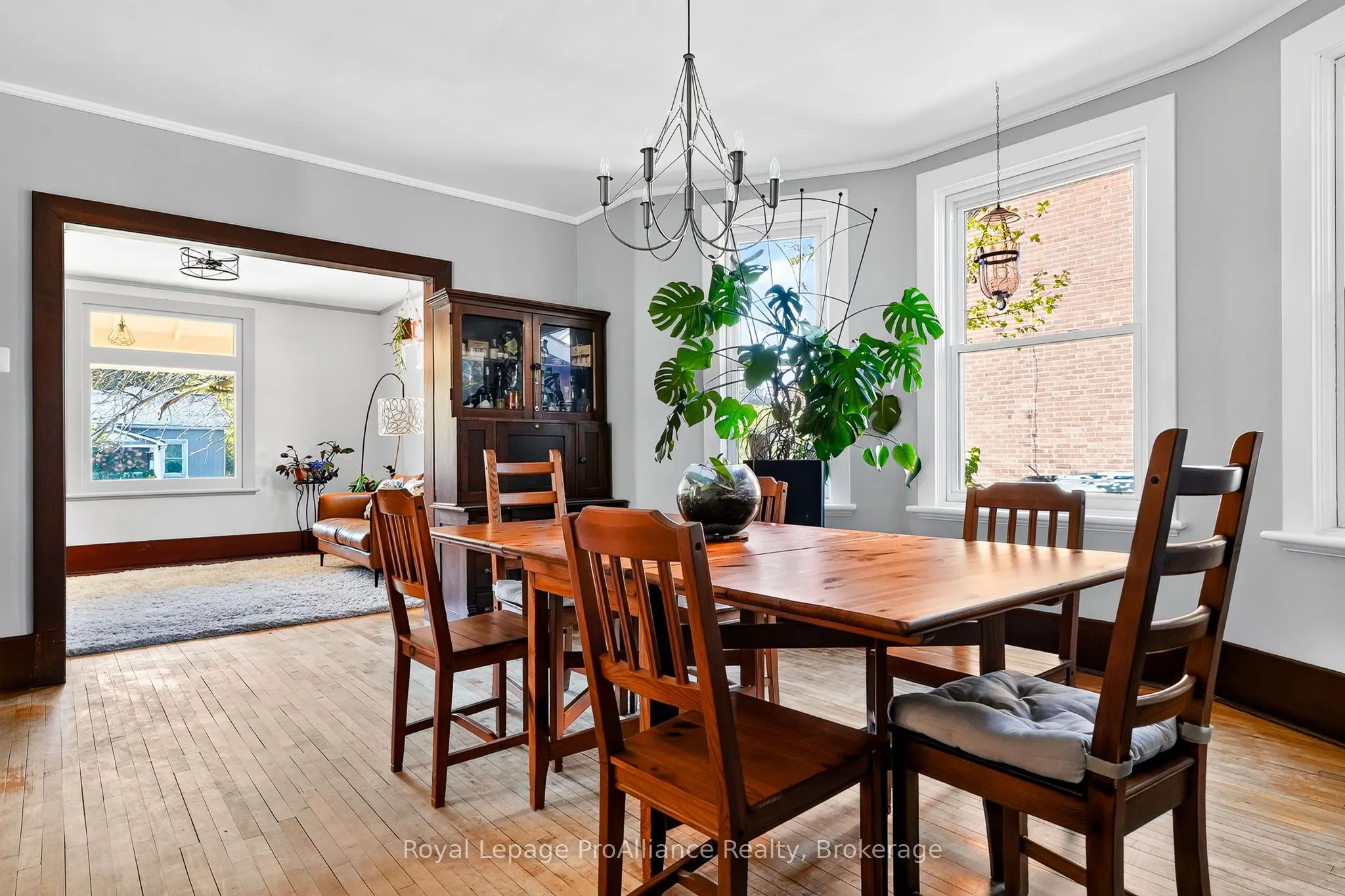 174 University Avenue W