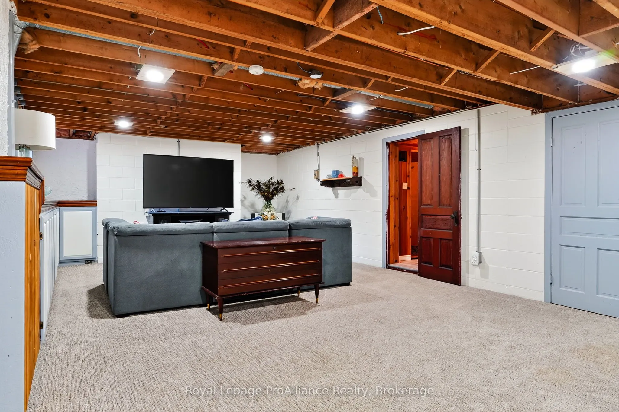 174 University Avenue W