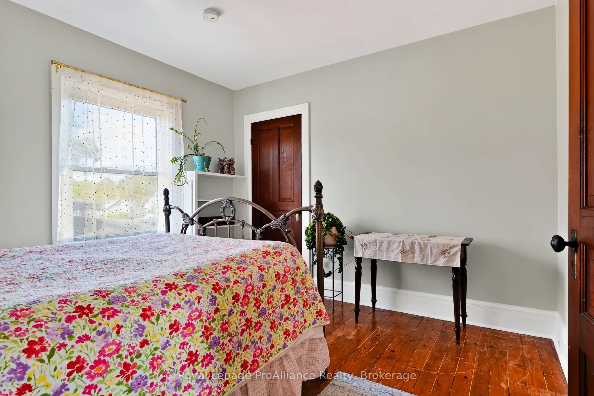 174 University Avenue W