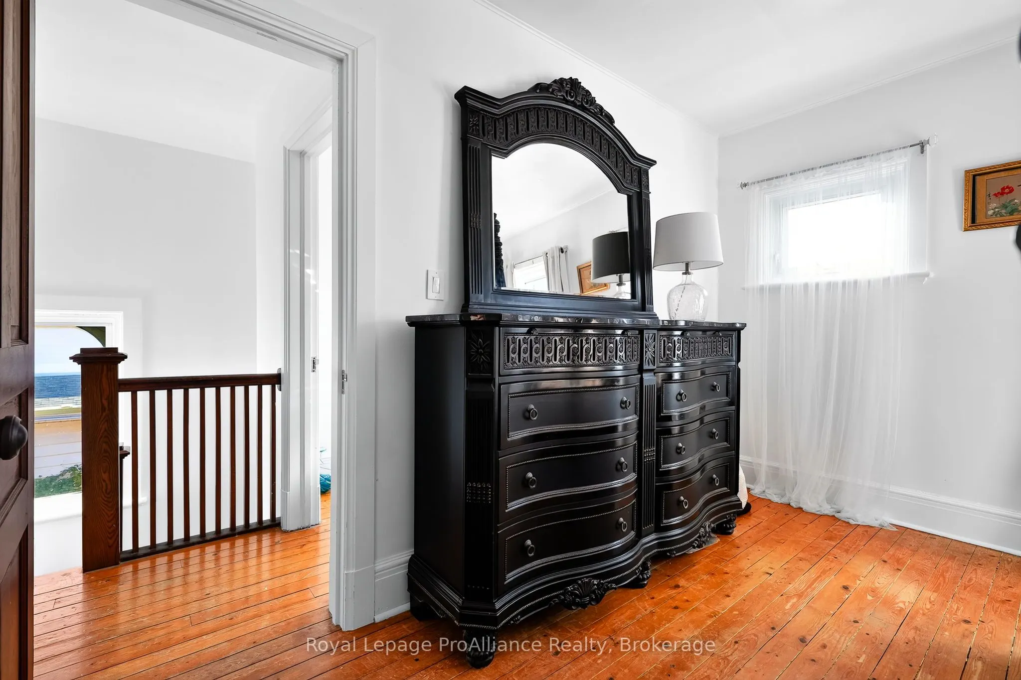 174 University Avenue W