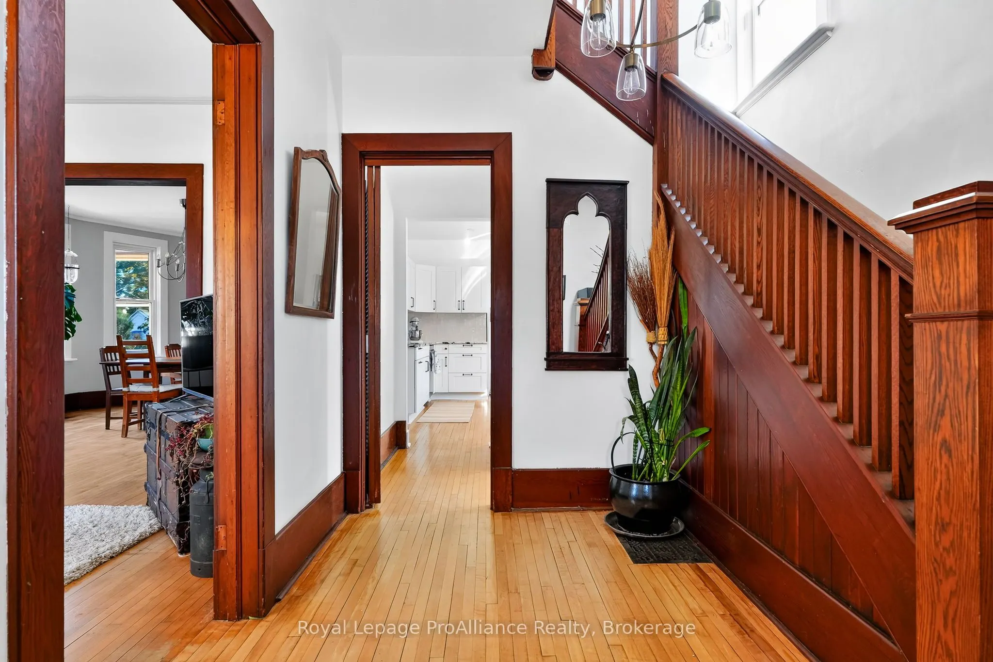 174 University Avenue W